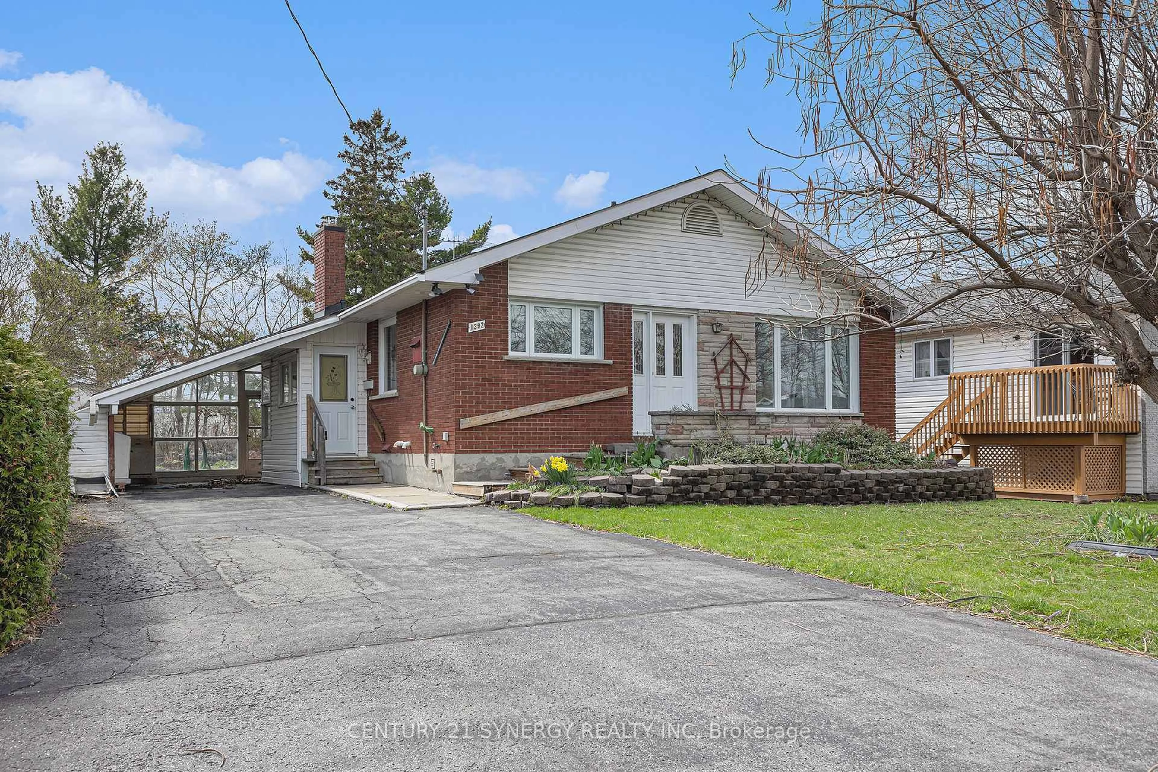 Home with brick exterior material, street for 1392 Aurele St, Ottawa Ontario K1B 3L3