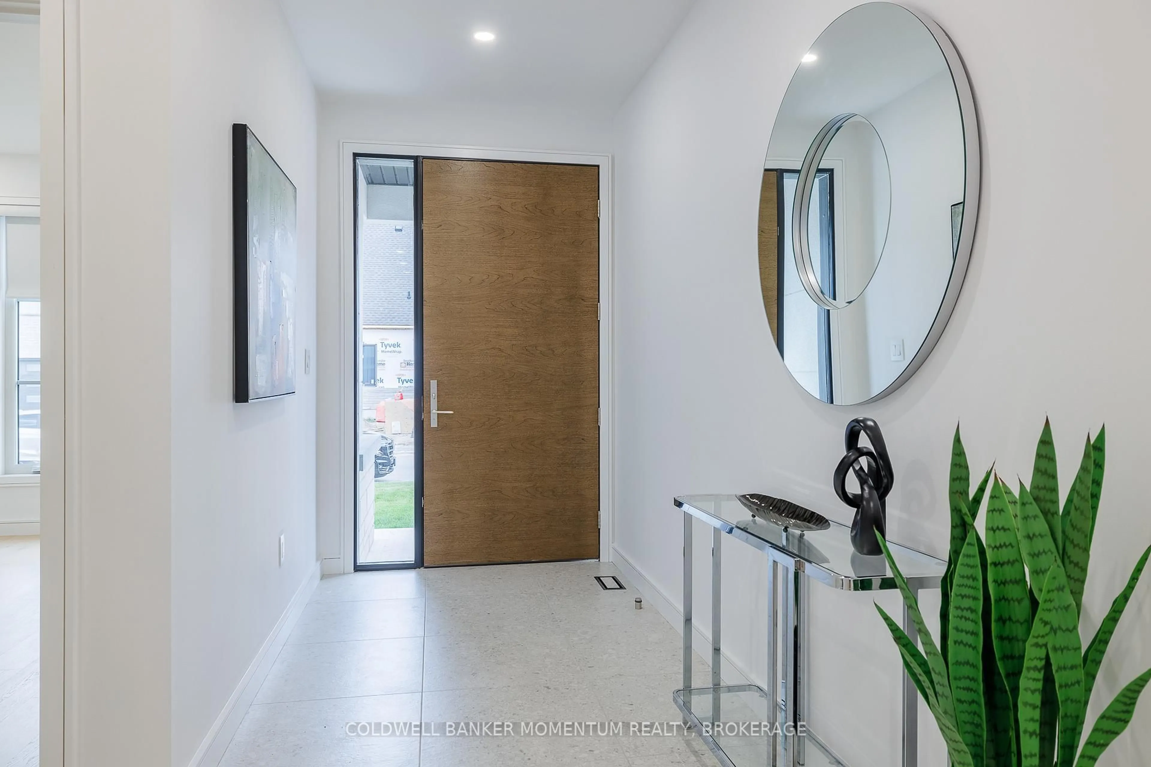 Indoor entryway for 40 IVY Cres, Thorold Ontario L2V 0J9