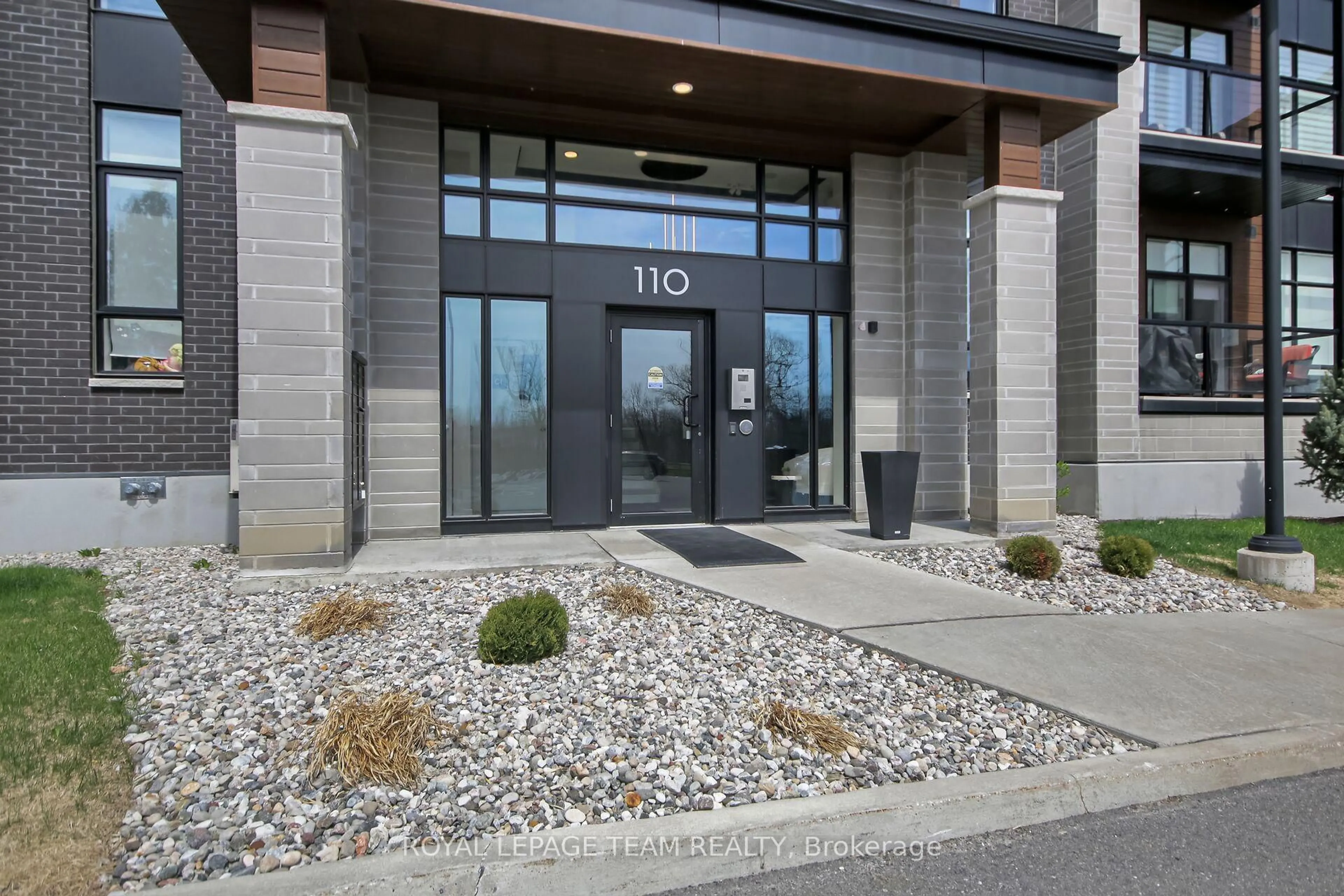 Indoor foyer for 110 Cortile Private N/A #201, Ottawa Ontario K1V 2S8