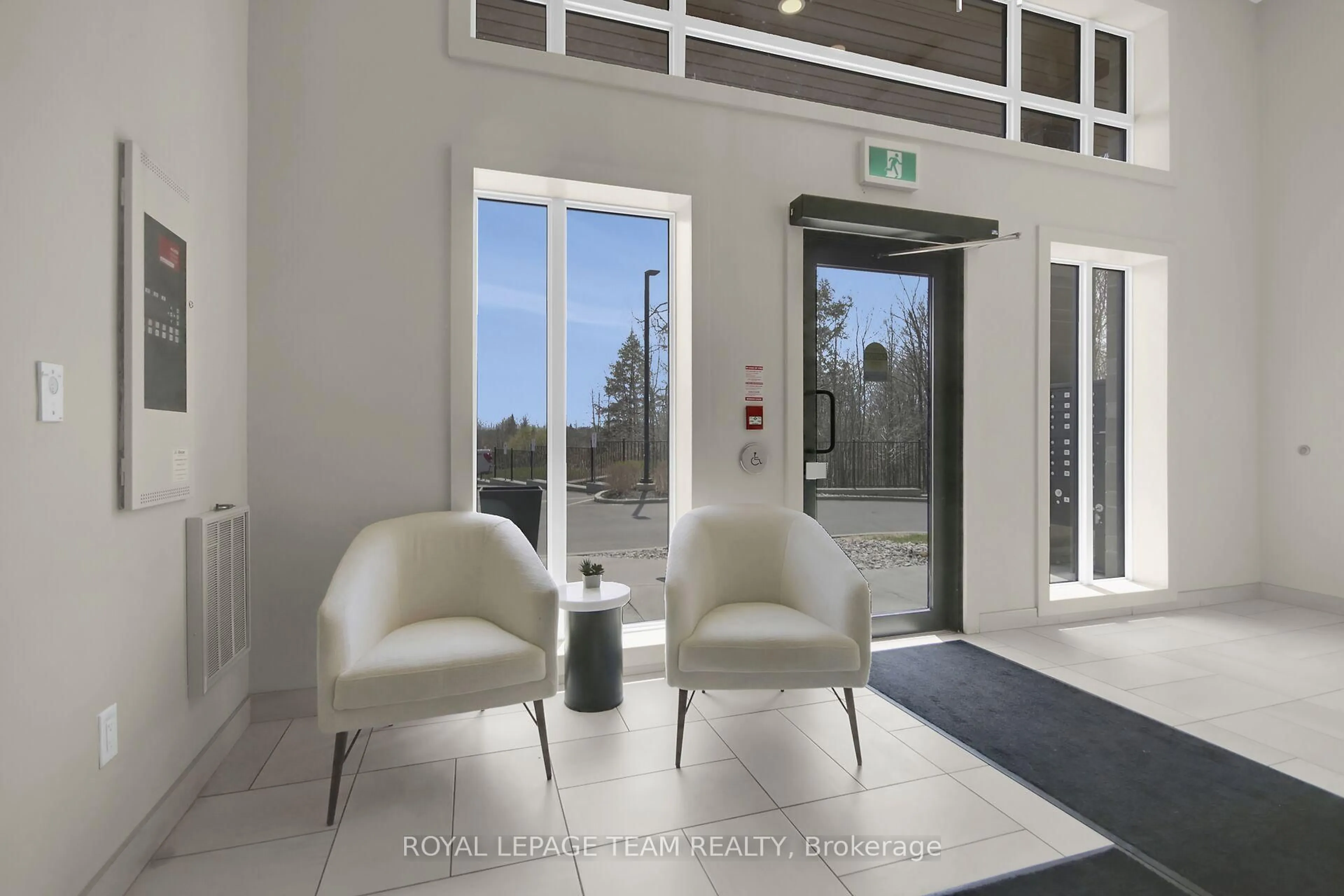 Indoor foyer for 110 Cortile Private N/A #201, Ottawa Ontario K1V 2S8