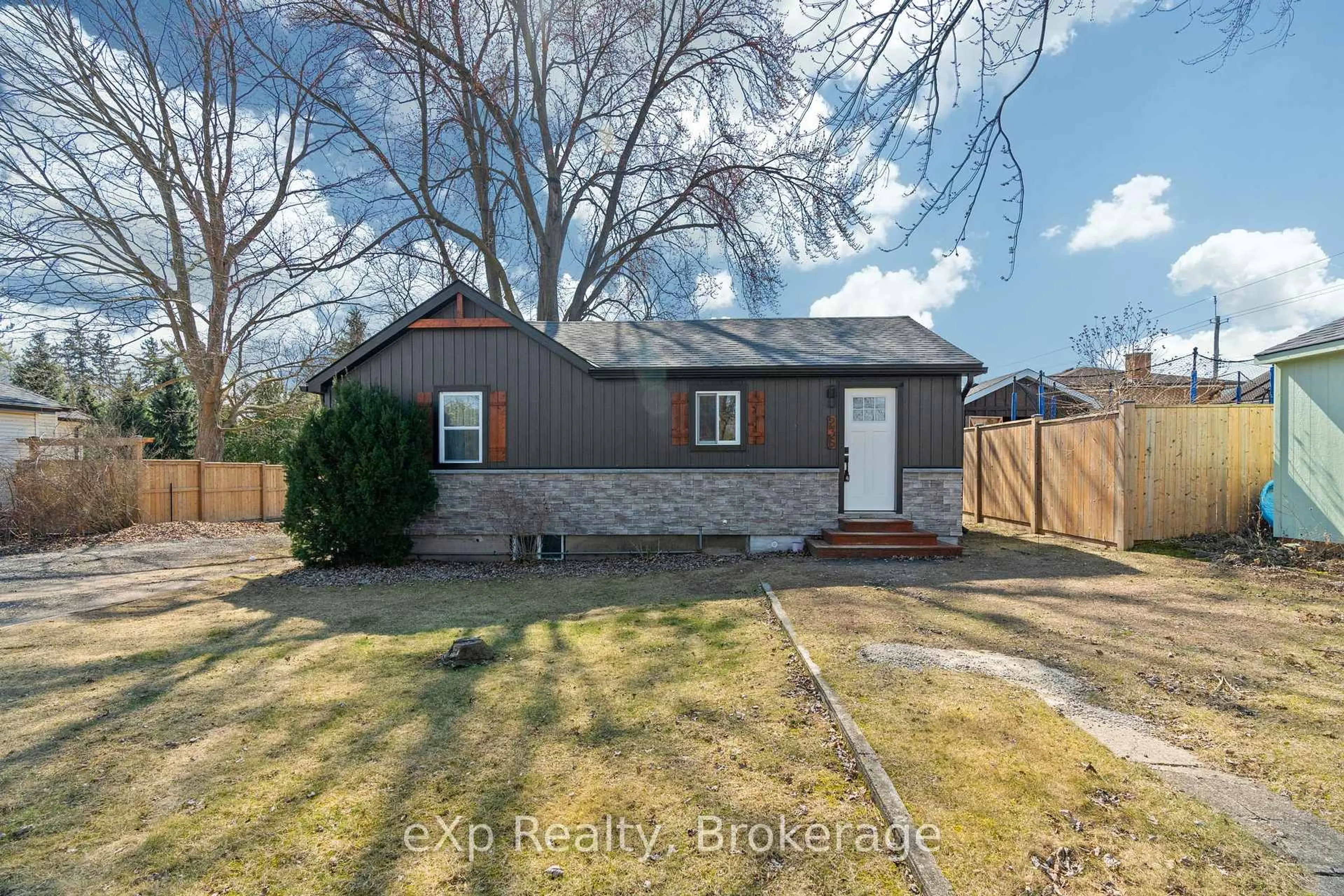 Unknown for 236 Sydenham St, Strathroy-Caradoc Ontario N7G 1V3