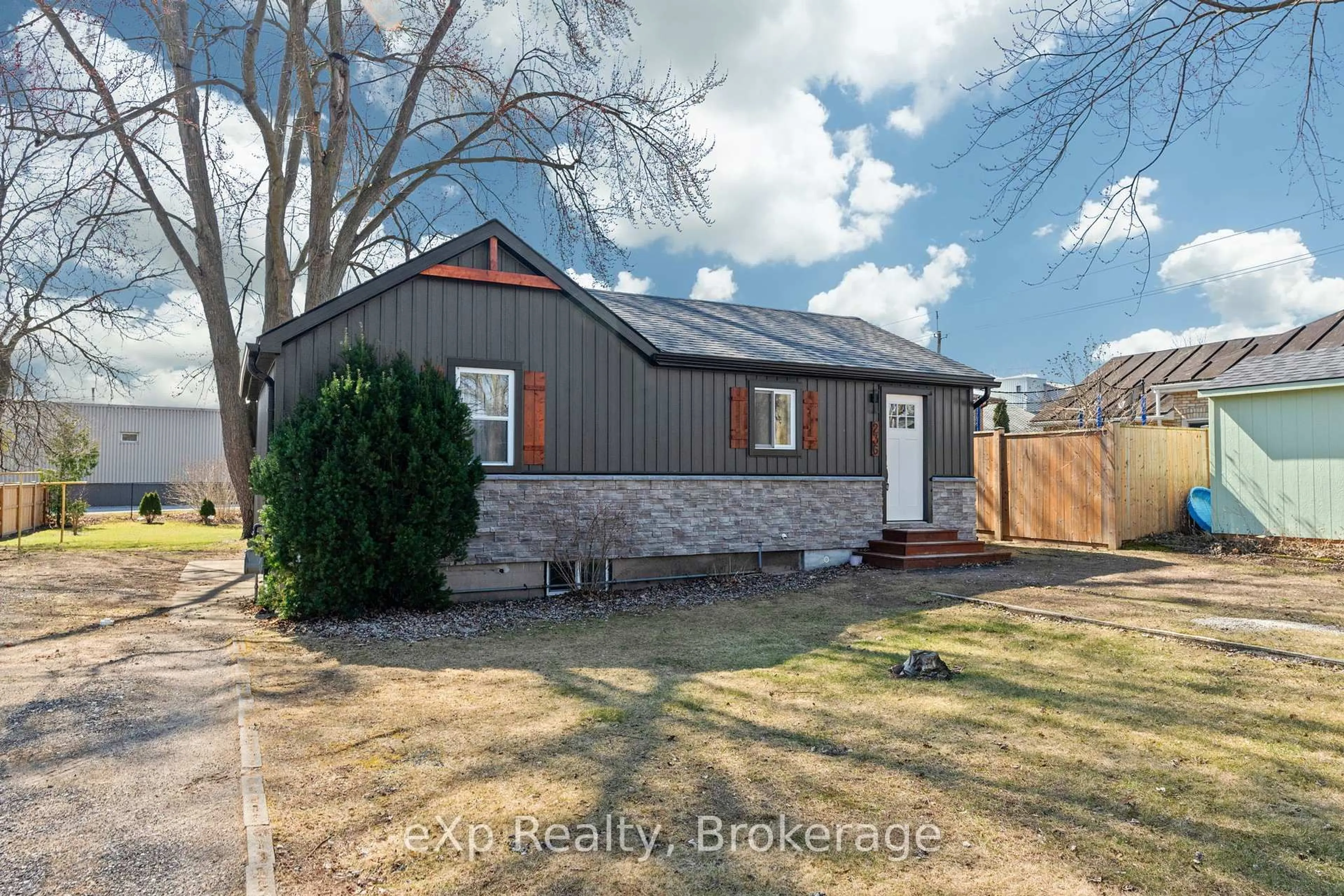 Unknown for 236 Sydenham St, Strathroy-Caradoc Ontario N7G 1V3