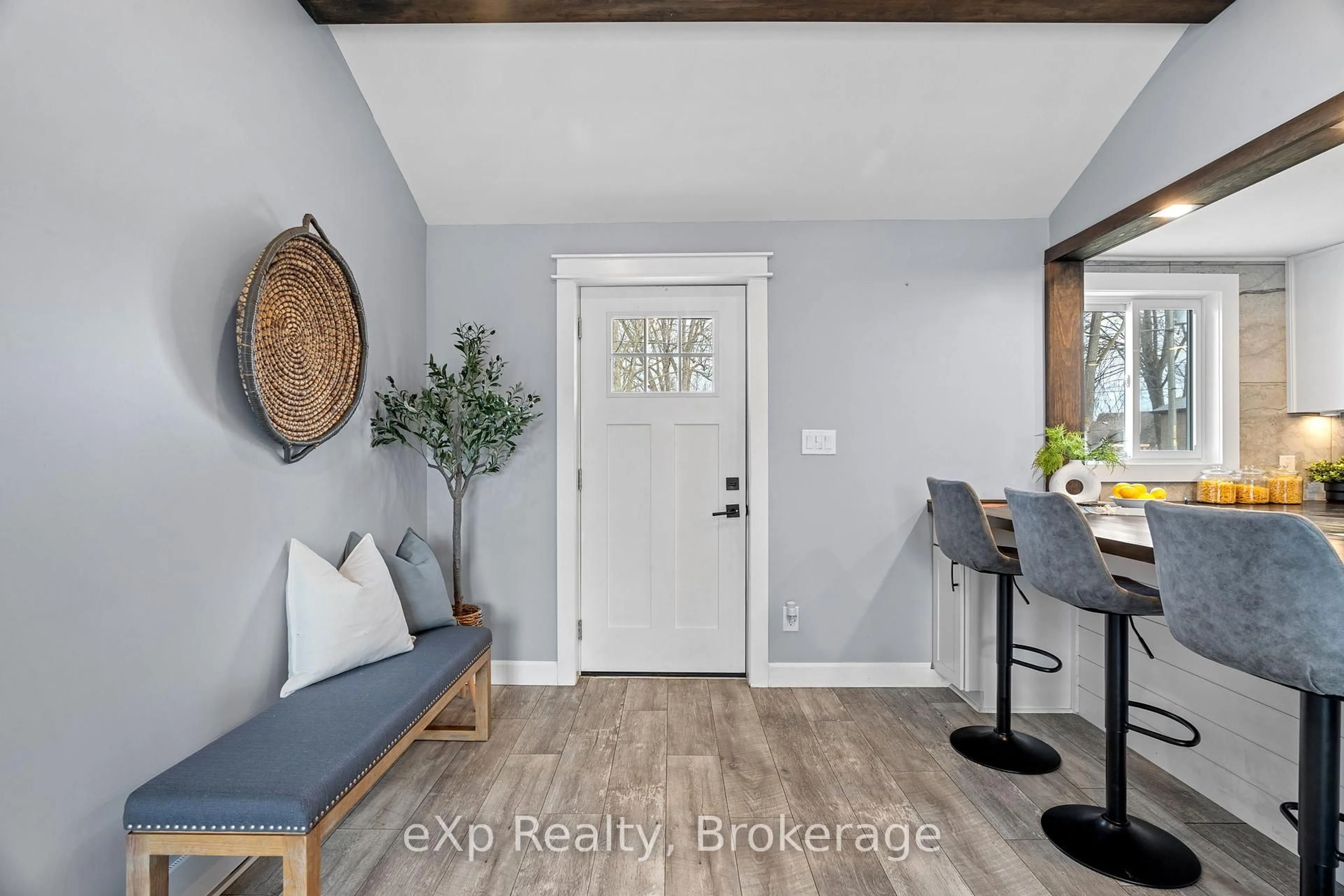 Indoor entryway for 236 Sydenham St, Strathroy-Caradoc Ontario N7G 1V3