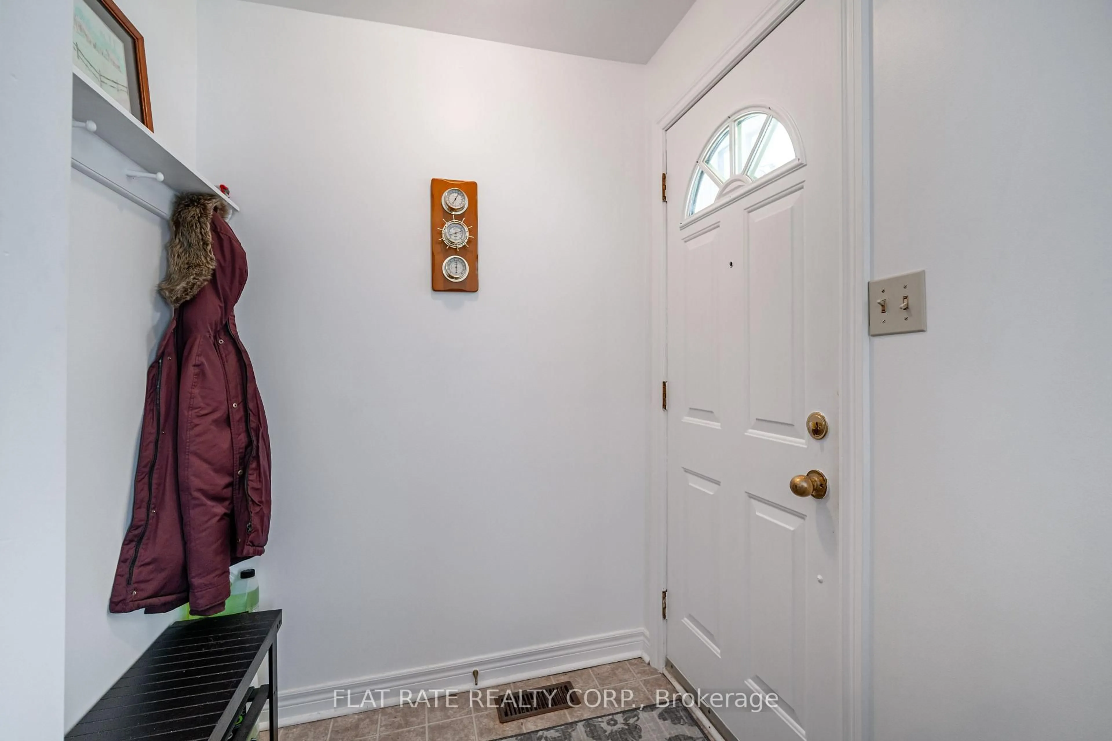 Indoor entryway for 654 STORMONT St, Peterborough Ontario K9H 6A6