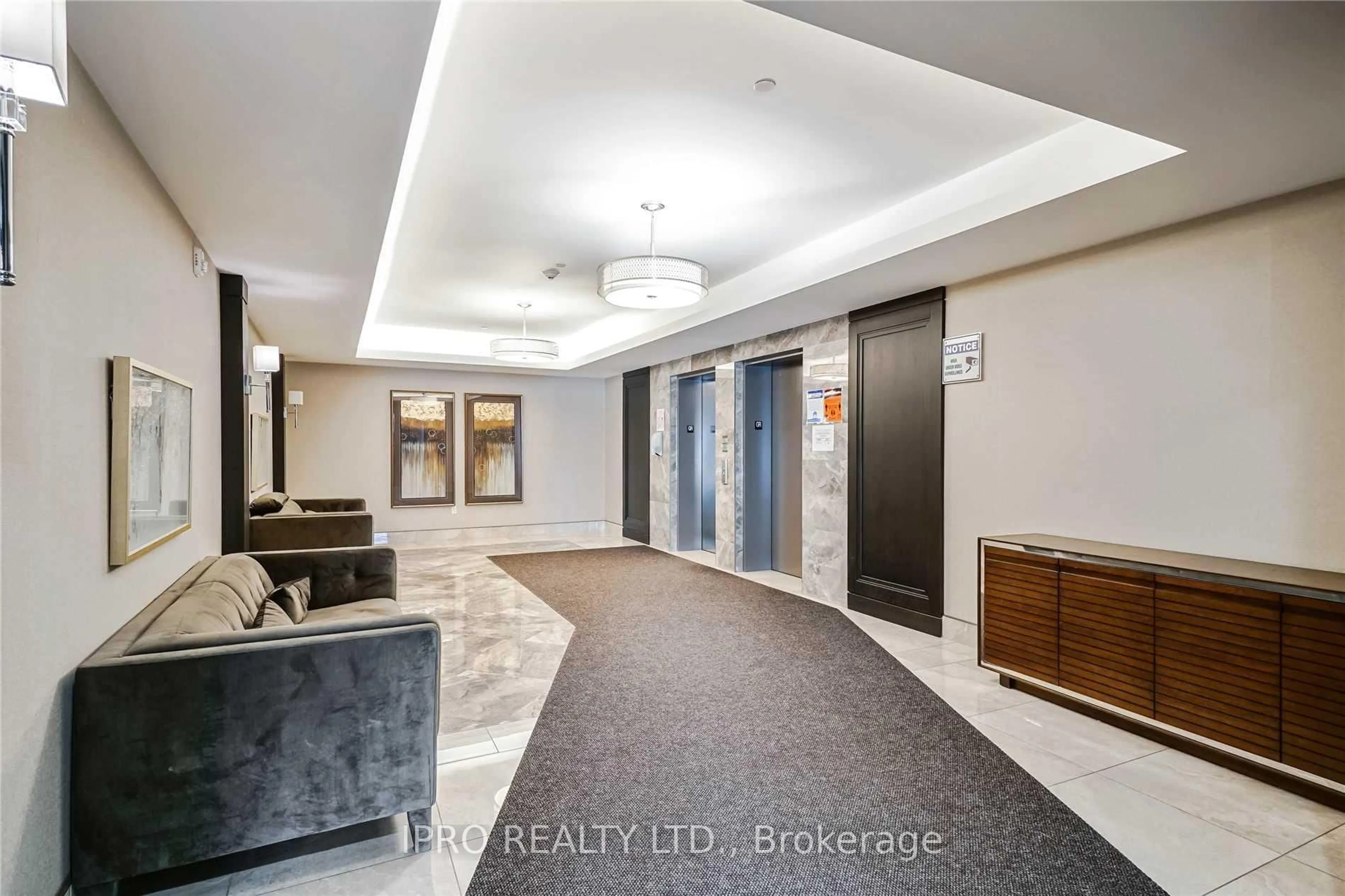 Indoor foyer for 101 Shoreview Pl #326, Hamilton Ontario L8E 0K2