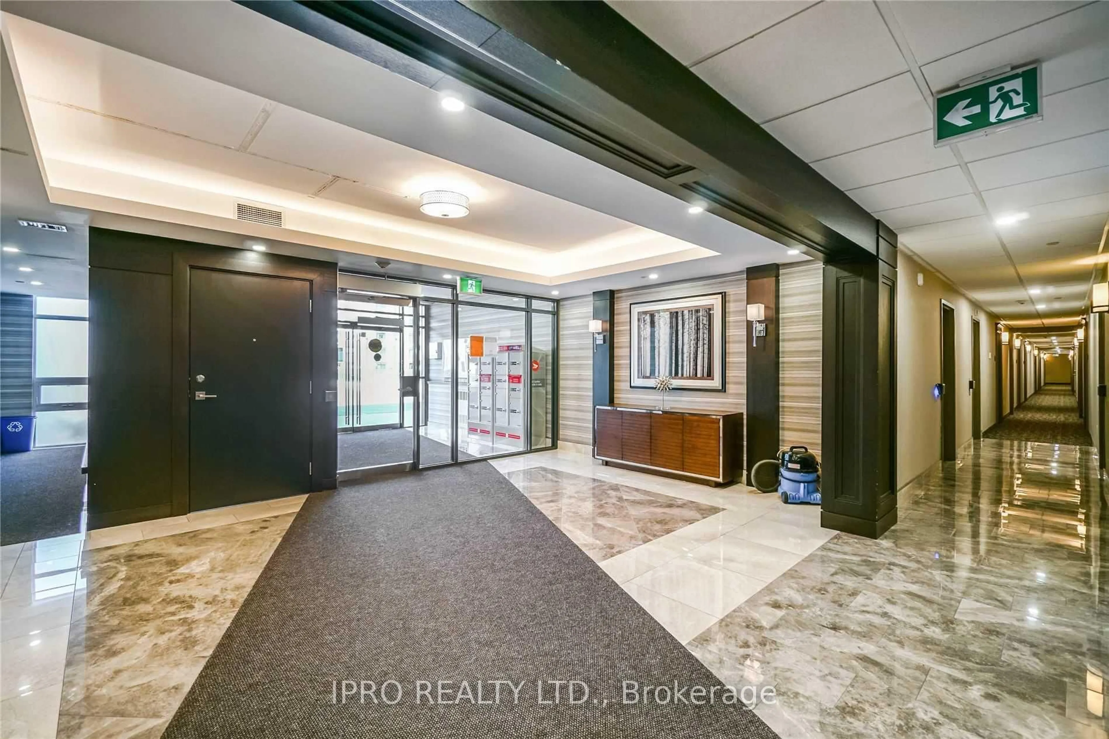 Indoor foyer for 101 Shoreview Pl #326, Hamilton Ontario L8E 0K2