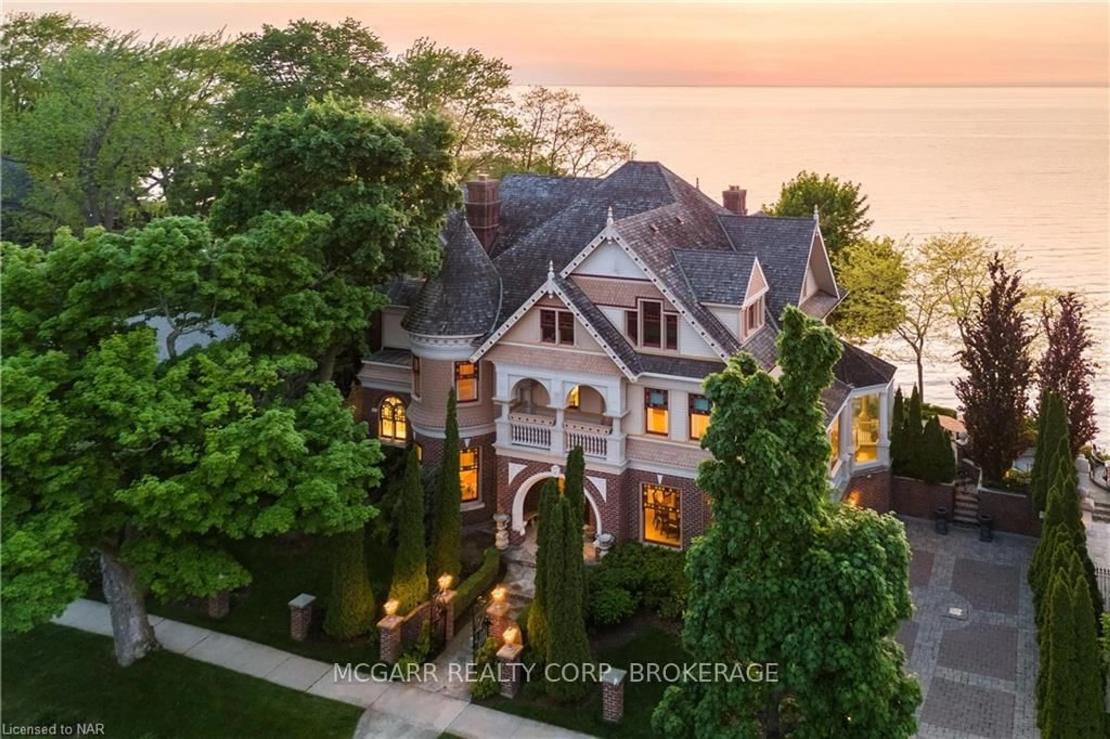 A pic from outside/outdoor area/front of a property/back of a property/a pic from drone, unknown for 22 Bayview Dr, St. Catharines Ontario L2N 4Y4