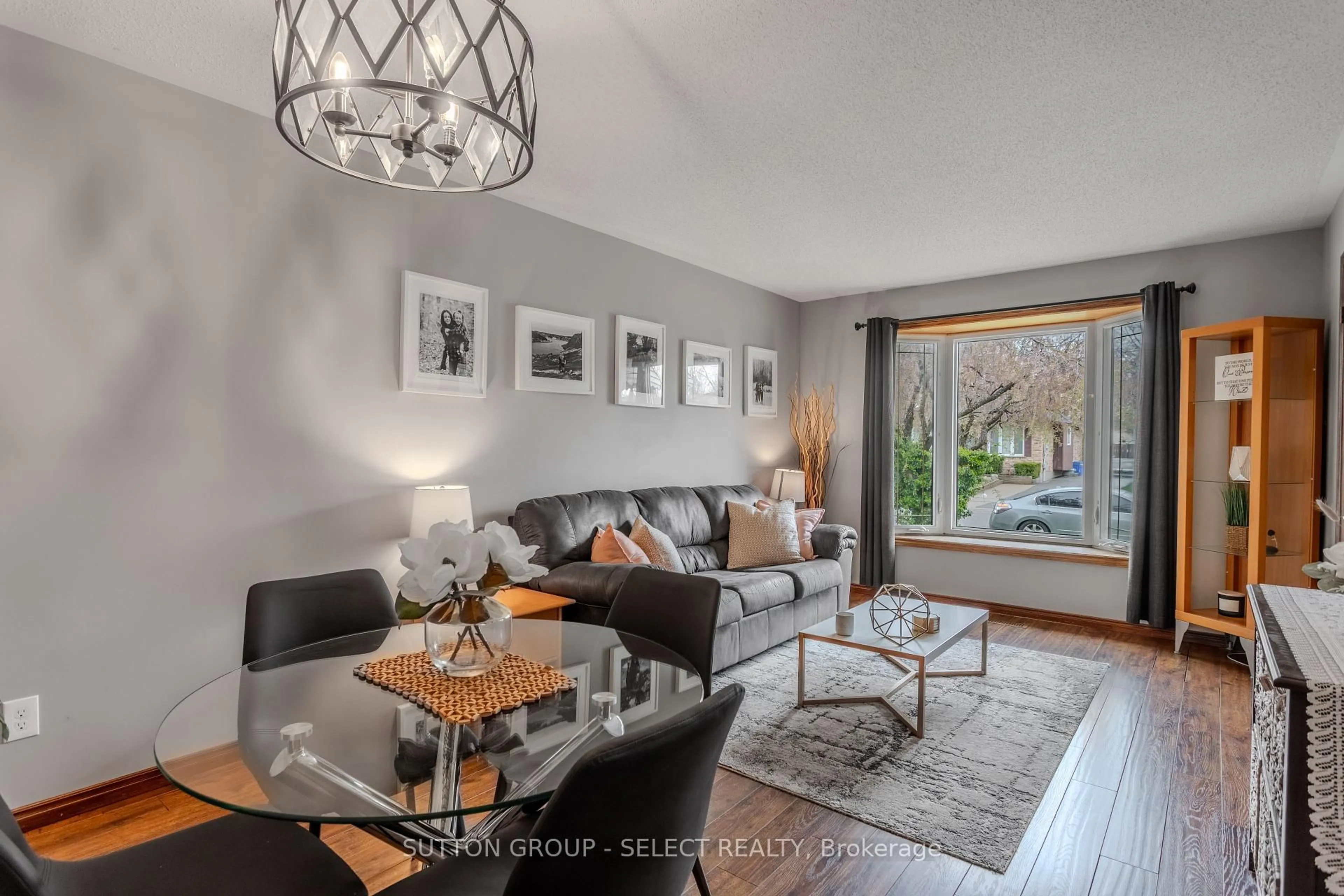 Living room with furniture, unknown for 305 BOURNEMOUTH Dr, London East Ontario N5V 4C6