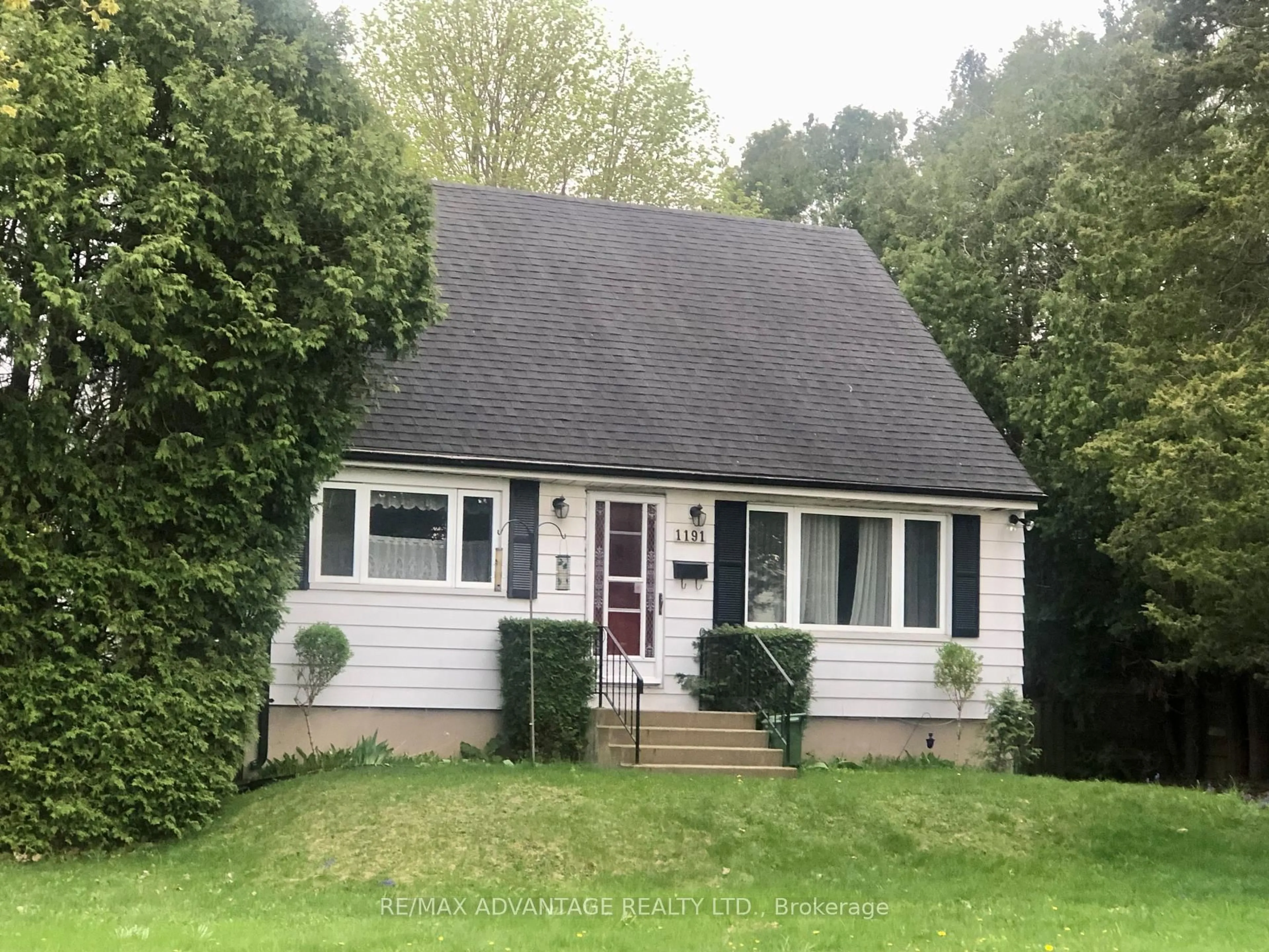 Home with vinyl exterior material, street for 1191 Melsandra Ave, London East Ontario N5Y 4P1