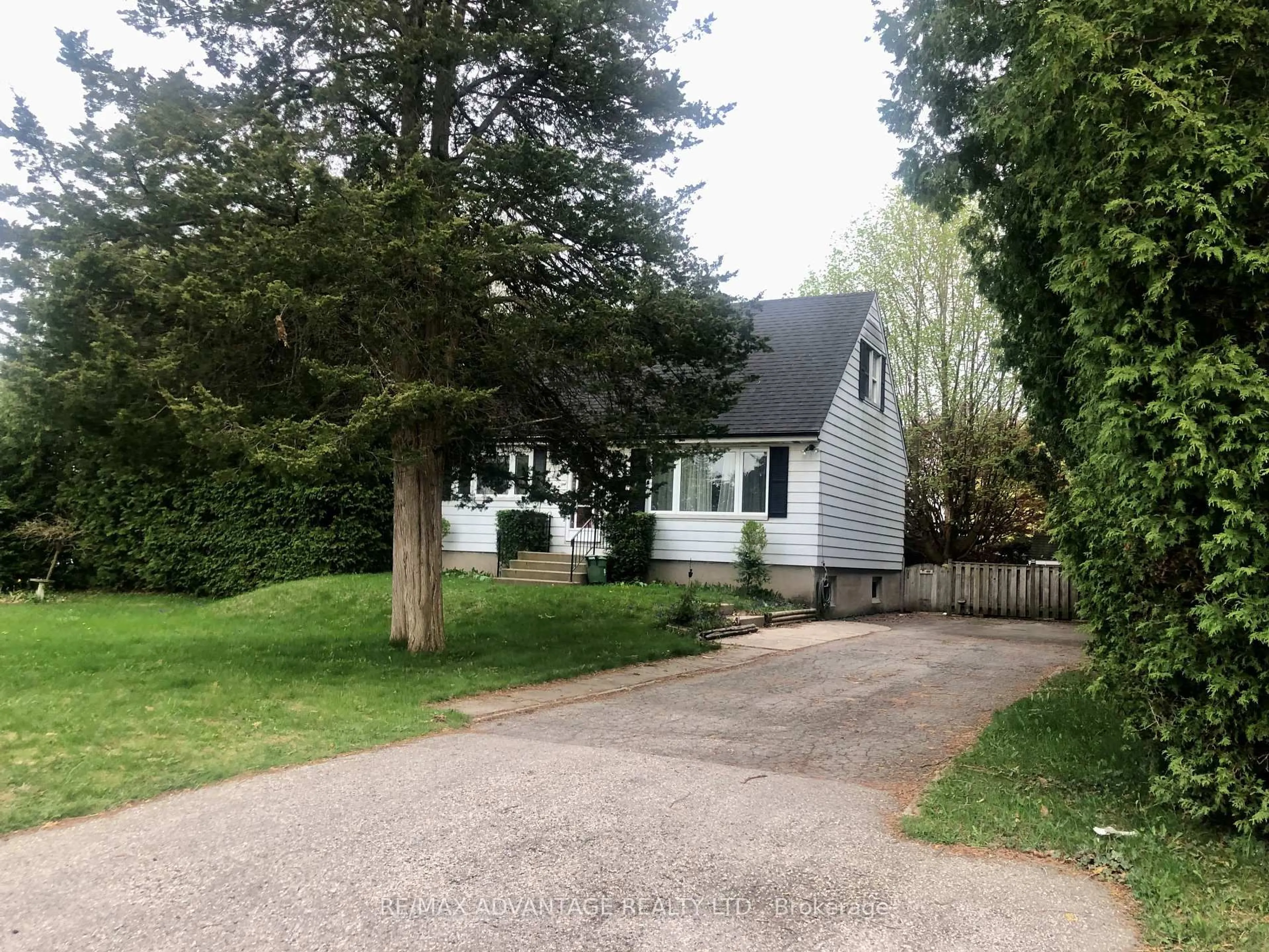 A pic from outside/outdoor area/front of a property/back of a property/a pic from drone, street for 1191 Melsandra Ave, London East Ontario N5Y 4P1