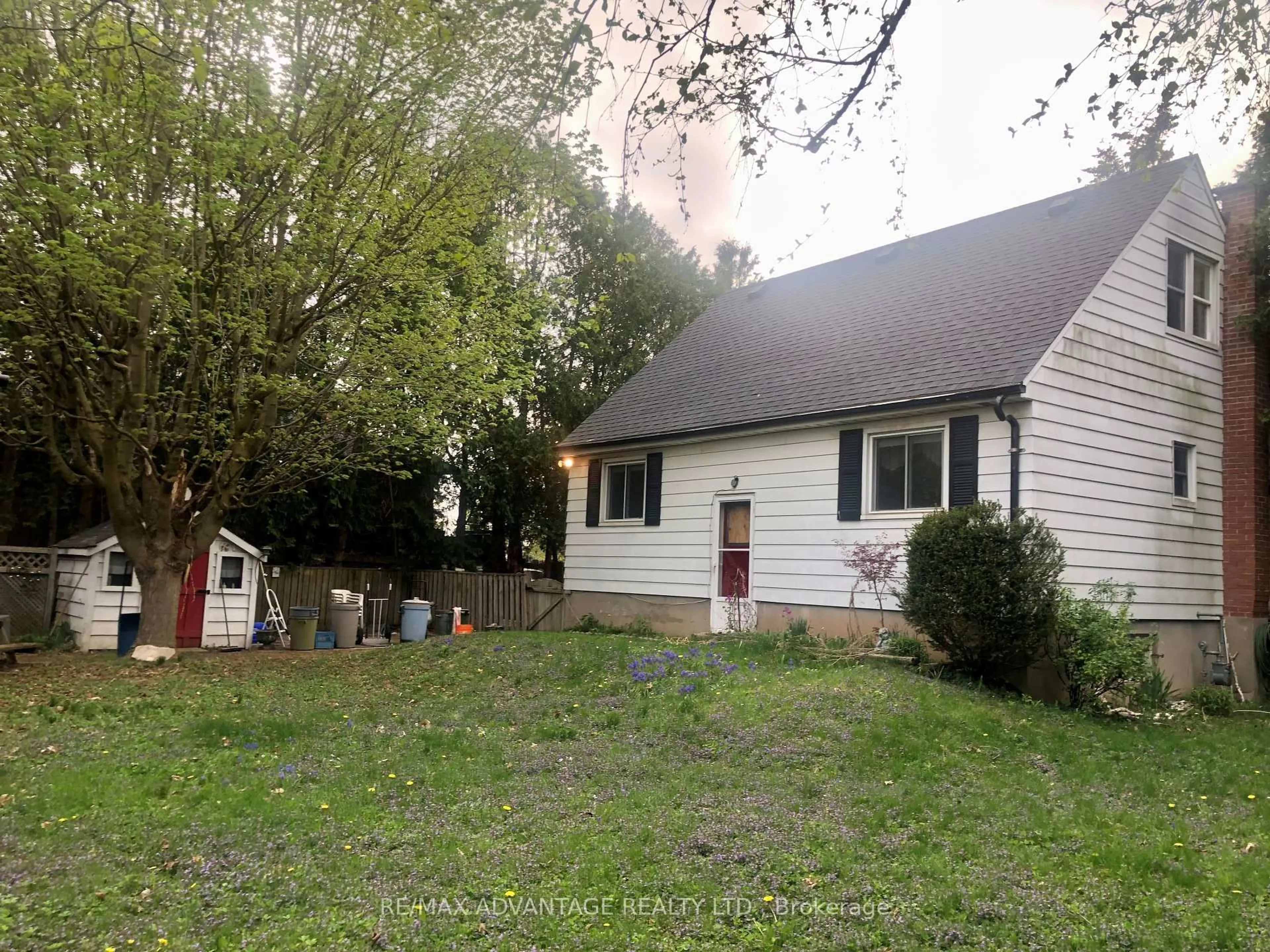 A pic from outside/outdoor area/front of a property/back of a property/a pic from drone, unknown for 1191 Melsandra Ave, London East Ontario N5Y 4P1