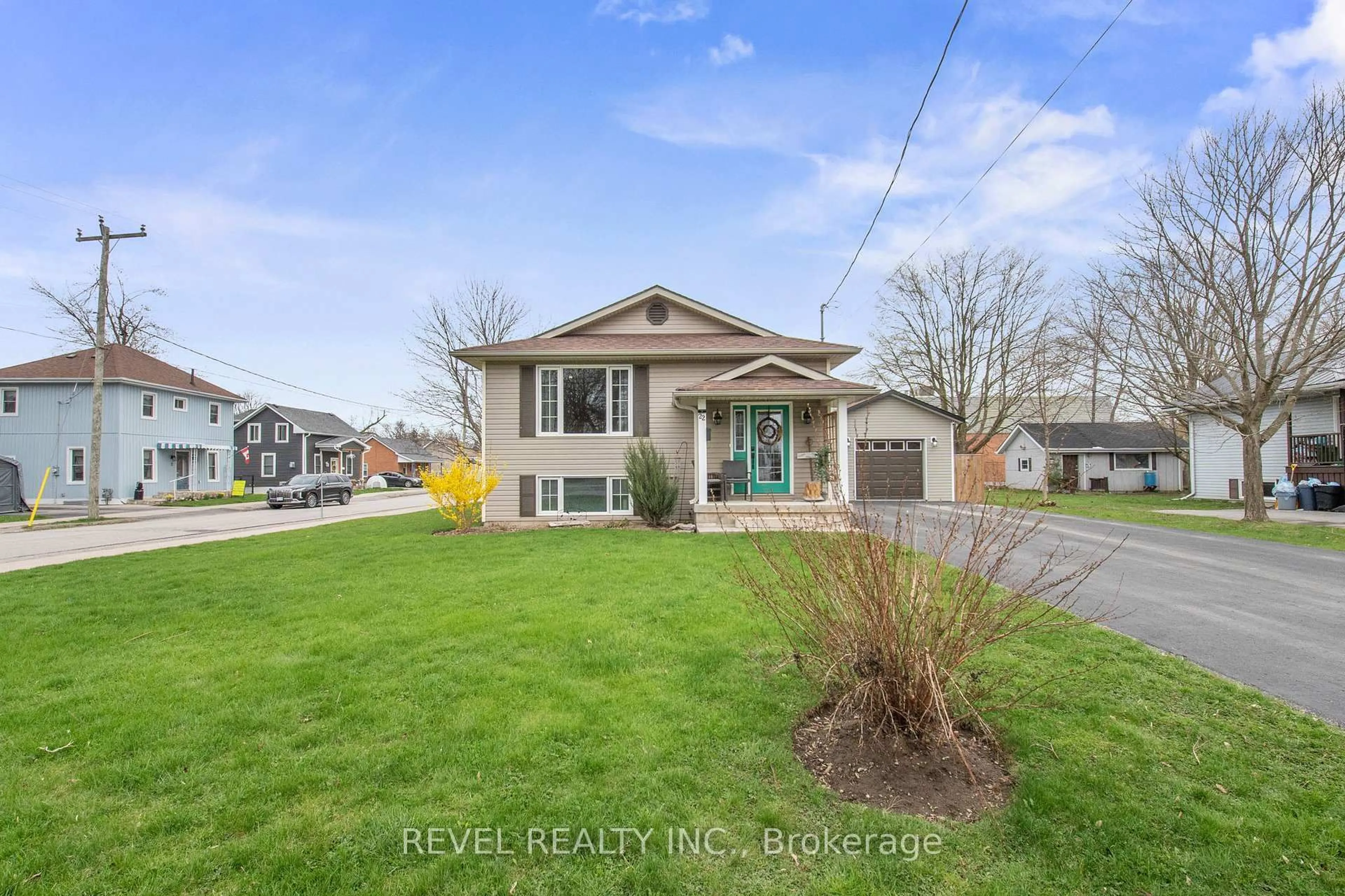 Home with vinyl exterior material, water/lake/river/ocean view for 22 St.Paul St, Kawartha Lakes Ontario K9V 1S4
