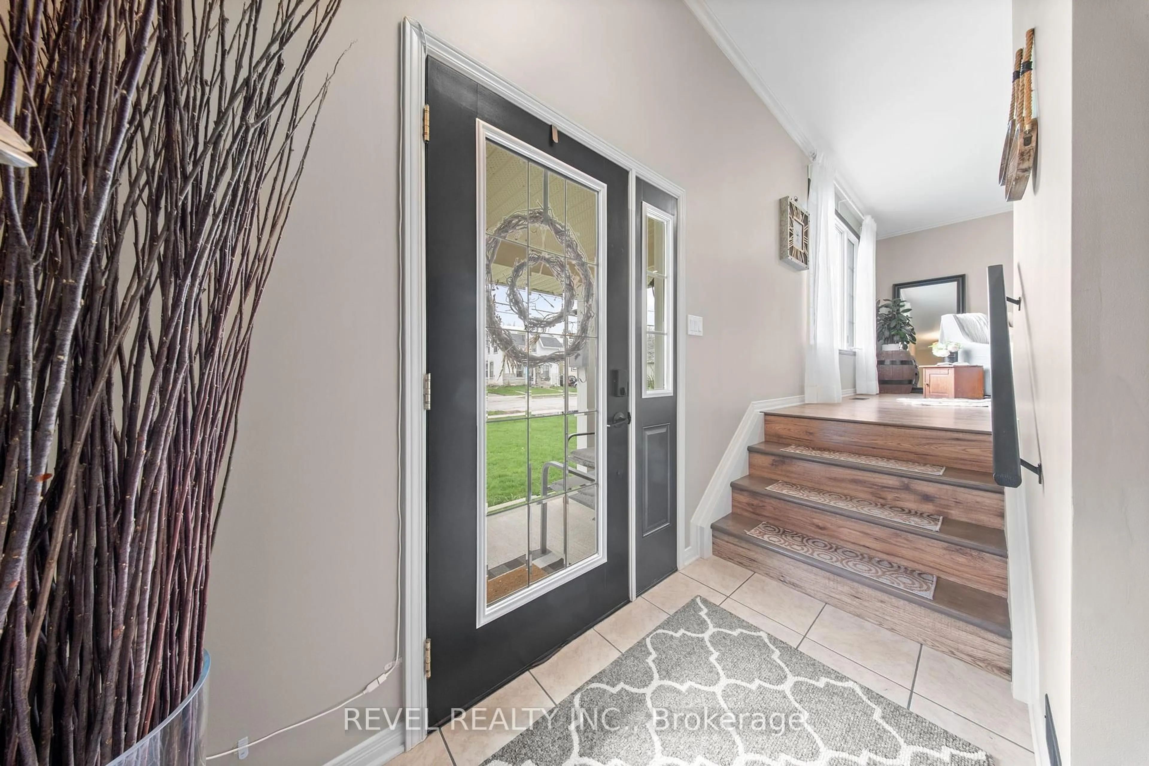 Indoor entryway for 22 St.Paul St, Kawartha Lakes Ontario K9V 1S4