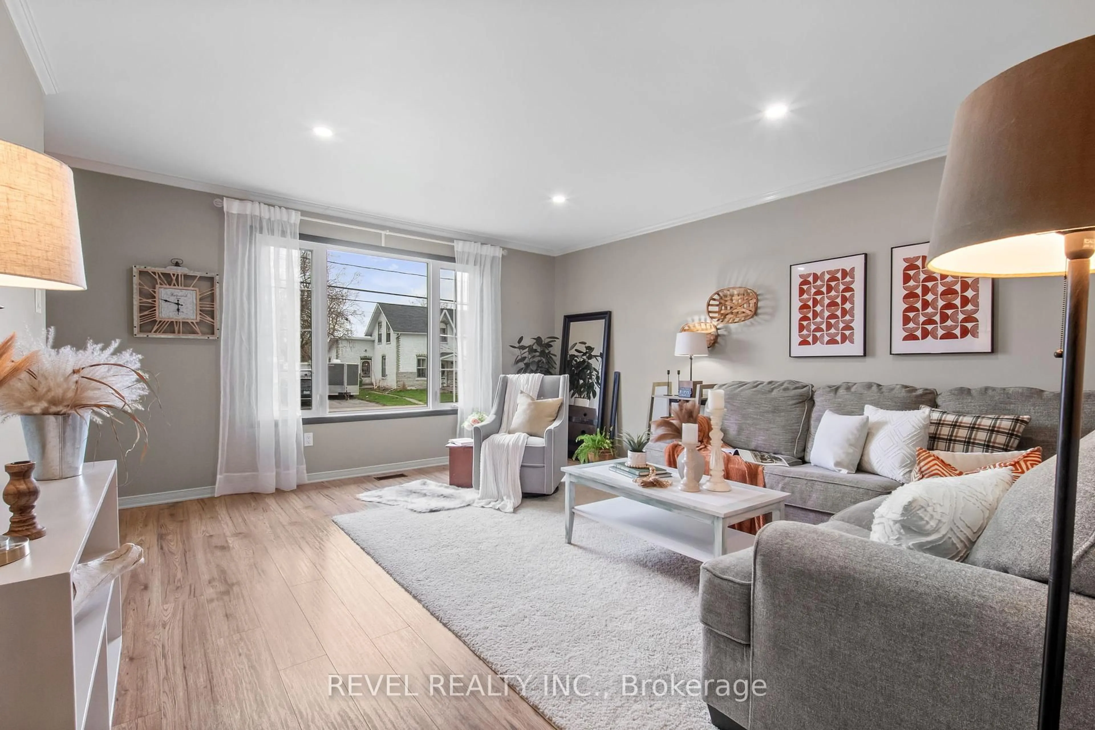 Living room with furniture, unknown for 22 St.Paul St, Kawartha Lakes Ontario K9V 1S4
