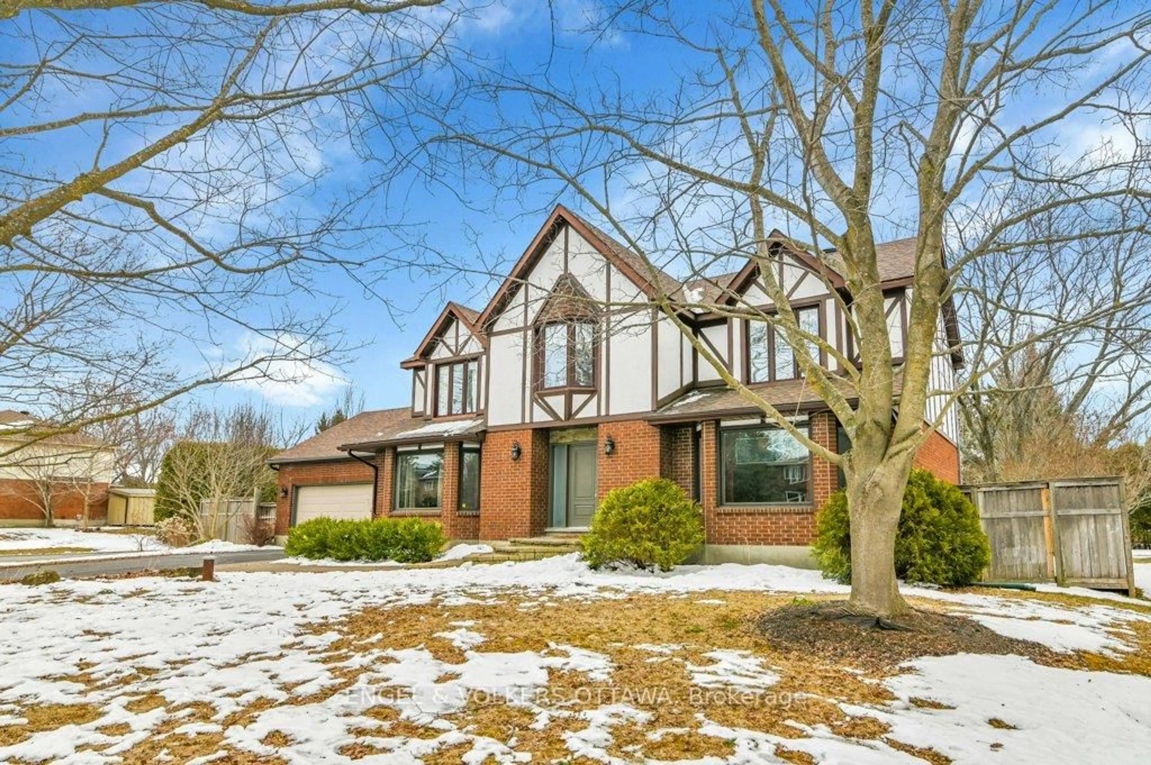 Home with brick exterior material, unknown for 1106 Bravar Dr, Manotick Ontario K4M 1G2
