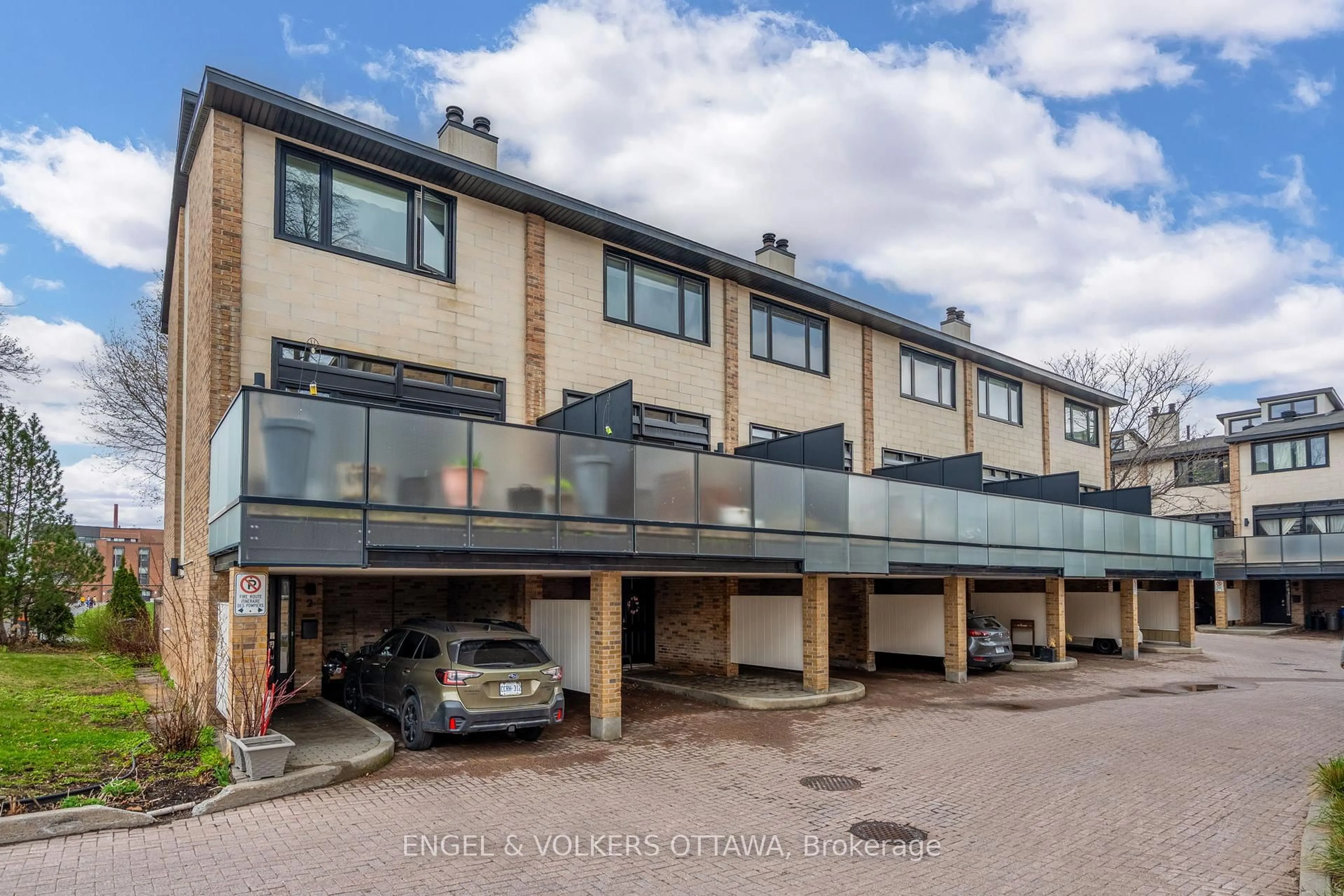 A pic from outside/outdoor area/front of a property/back of a property/a pic from drone, street for 575 Old St Patrick St #6, Ottawa Ontario K1N 9H5