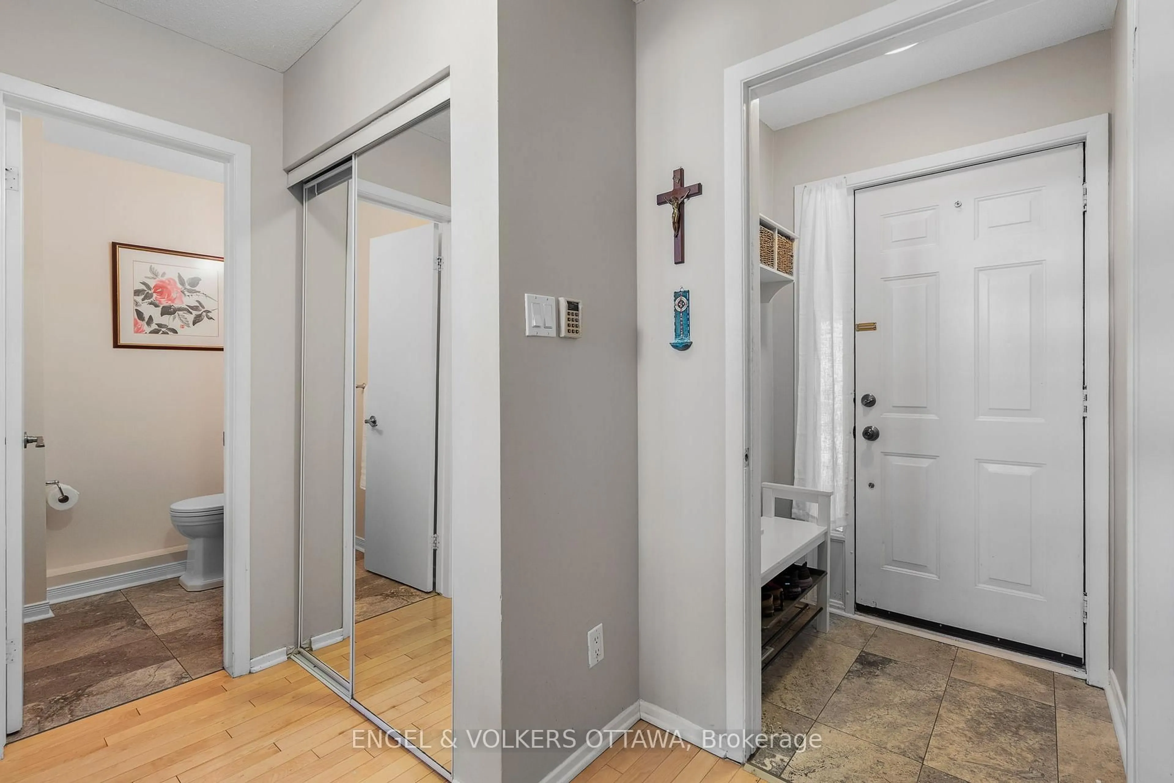 Indoor entryway for 575 Old St Patrick St #6, Ottawa Ontario K1N 9H5