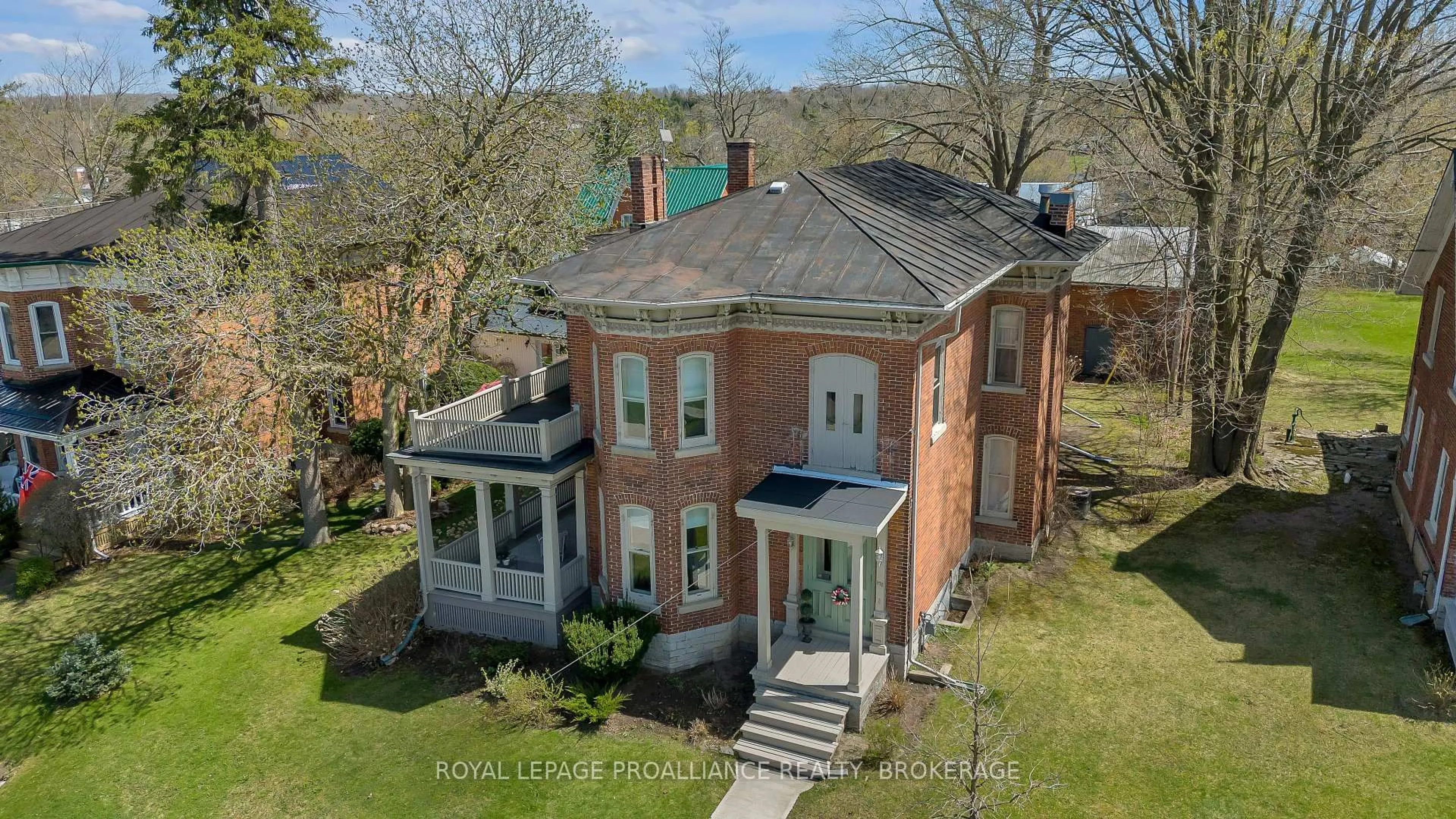 A pic from outside/outdoor area/front of a property/back of a property/a pic from drone, building for 172 Dundas St, Greater Napanee Ontario K7R 2A4