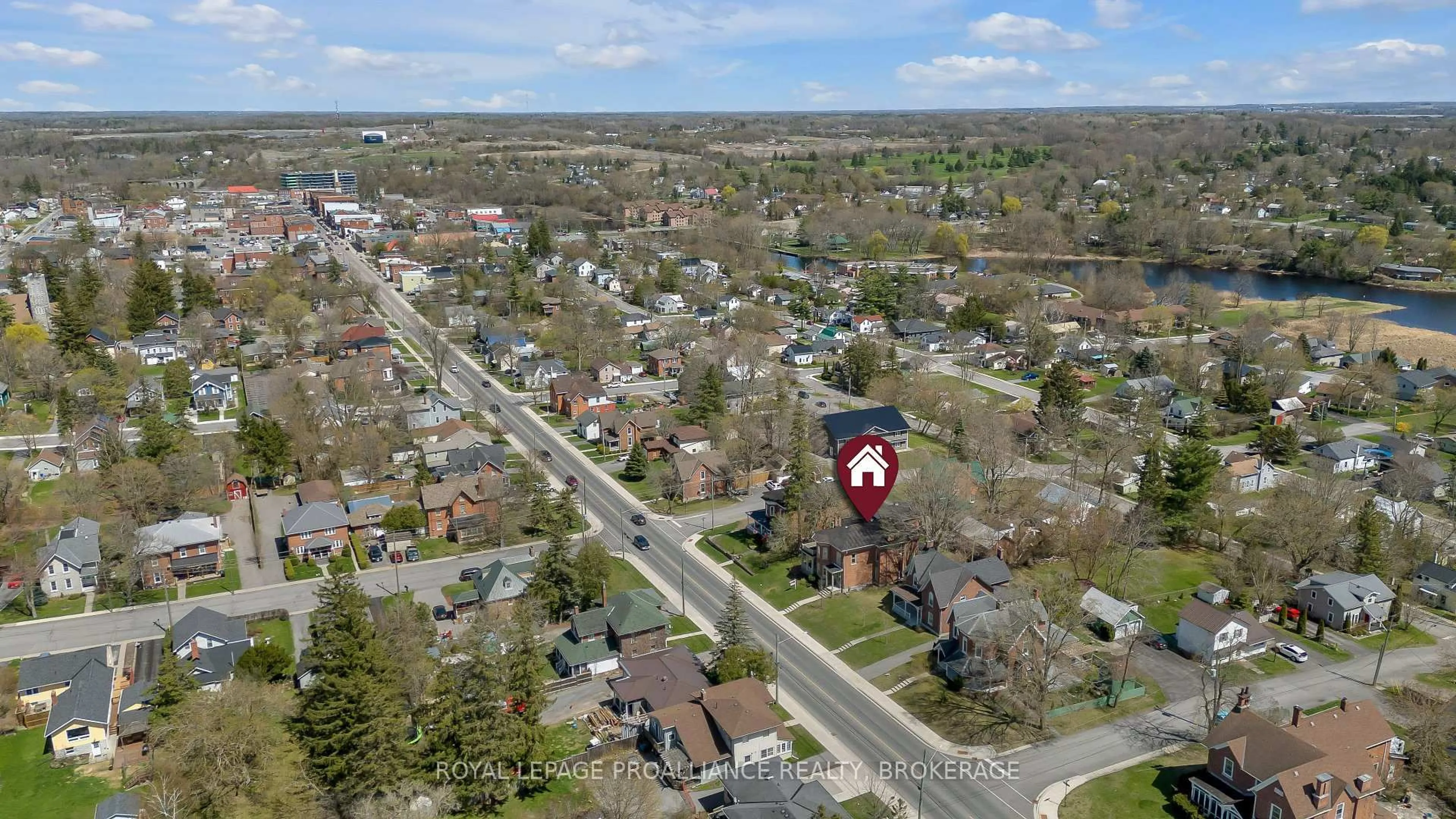 A pic from outside/outdoor area/front of a property/back of a property/a pic from drone, street for 172 Dundas St, Greater Napanee Ontario K7R 2A4