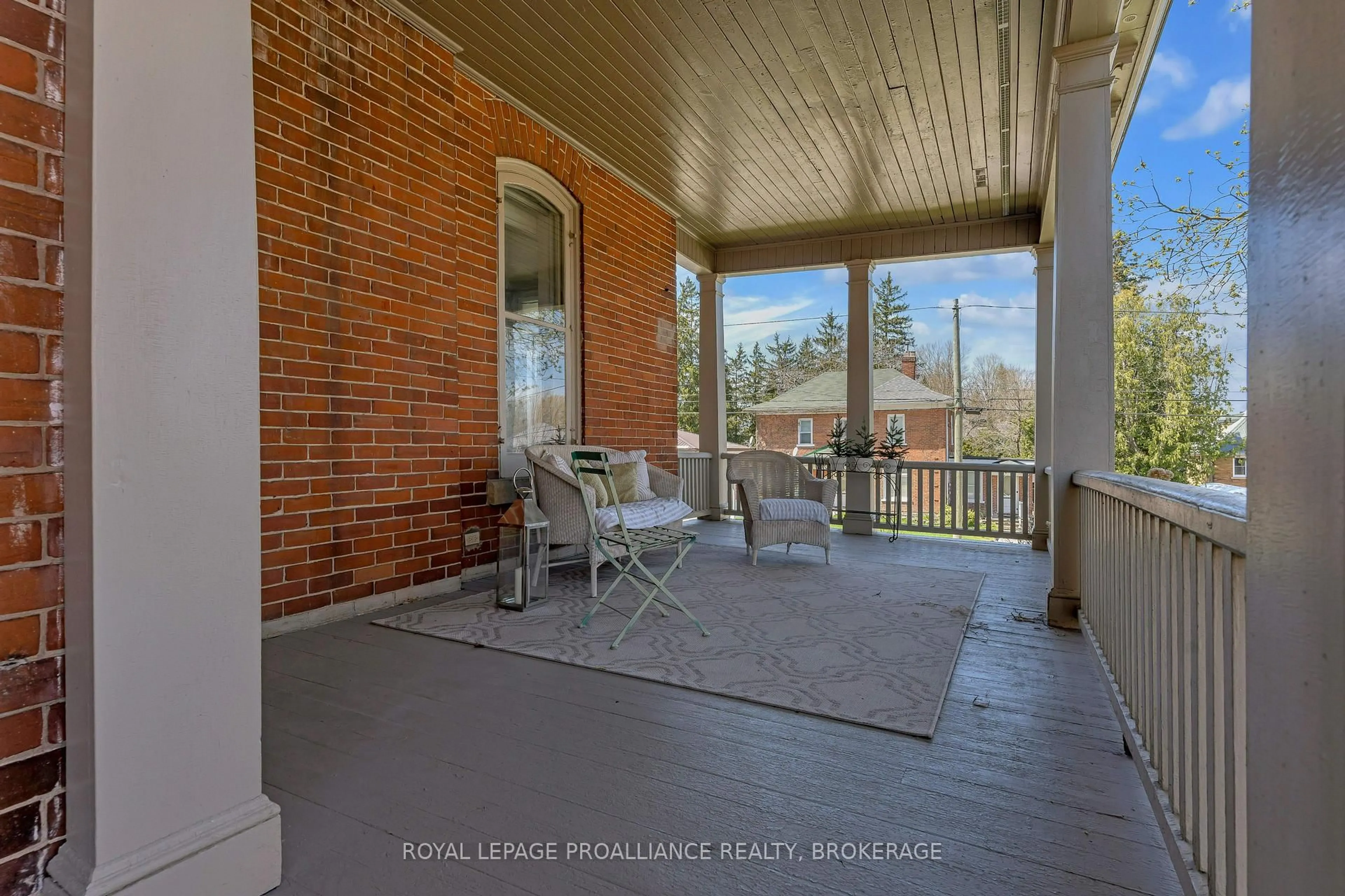 Patio, street for 172 Dundas St, Greater Napanee Ontario K7R 2A4