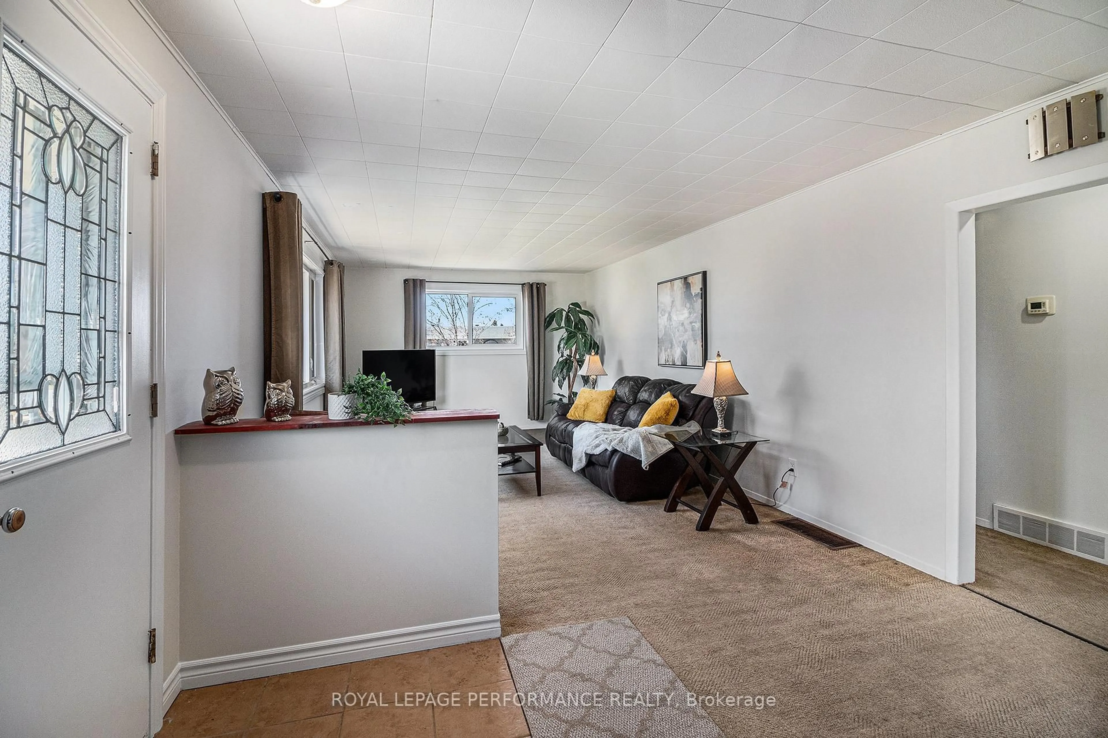 Living room with furniture, unknown for 3551 Lafleur Rd, Sarsfield Ontario K0A 3E0