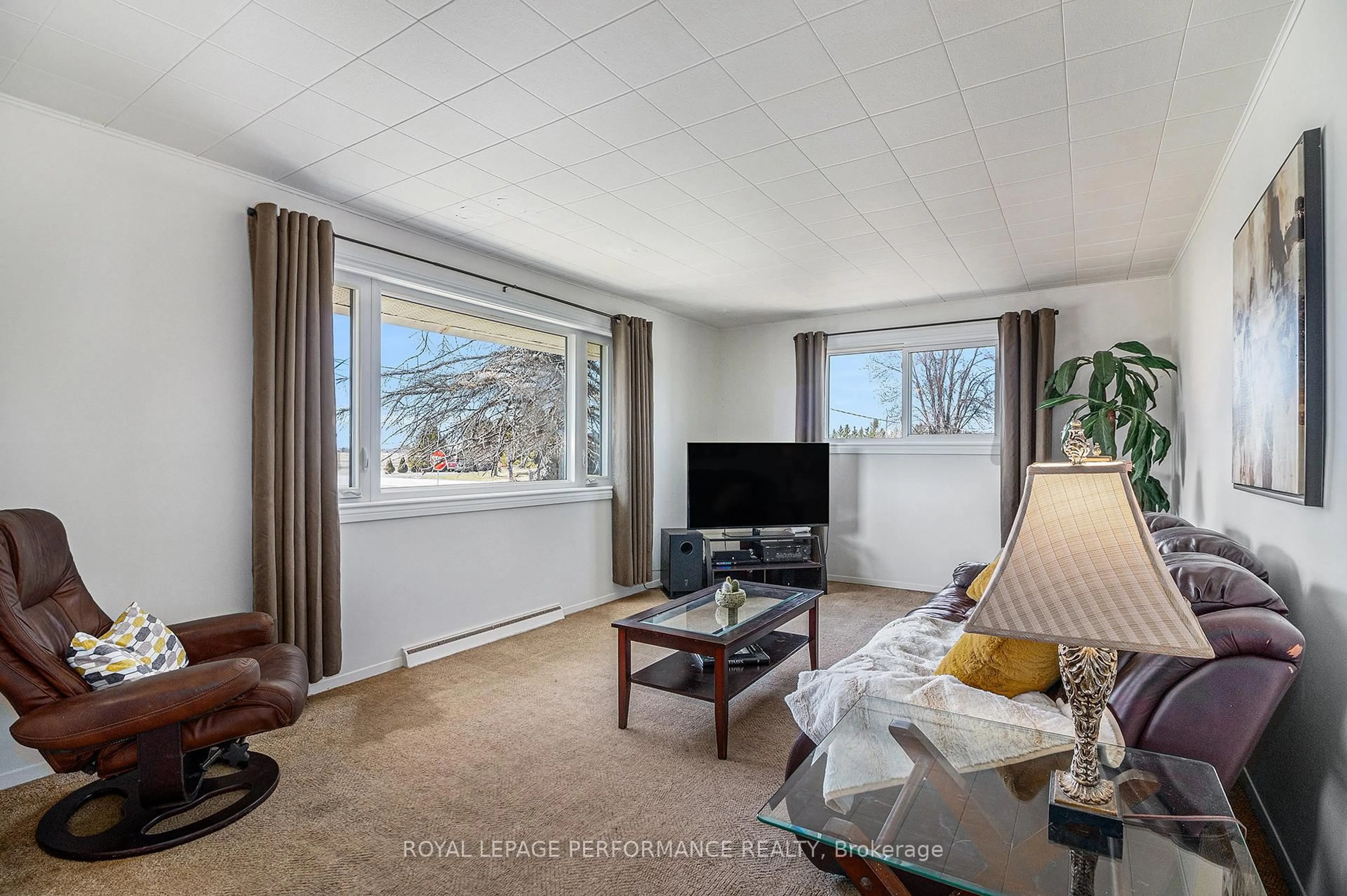 Living room with furniture, unknown for 3551 Lafleur Rd, Sarsfield Ontario K0A 3E0
