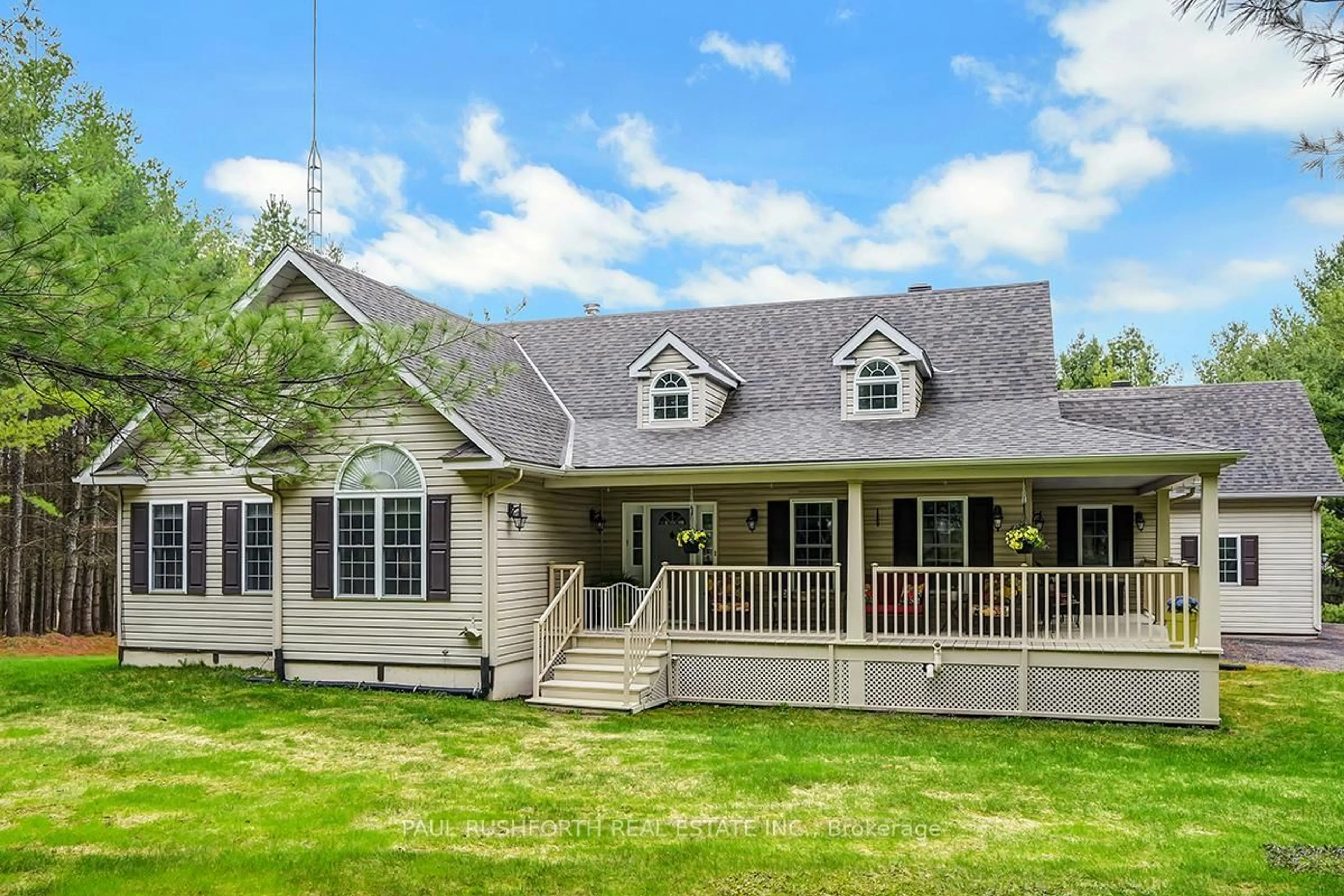 Home with vinyl exterior material, mountain view for 19524 Kenyon Conc Rd 1 N/A, North Glengarry Ontario K0C 1B0
