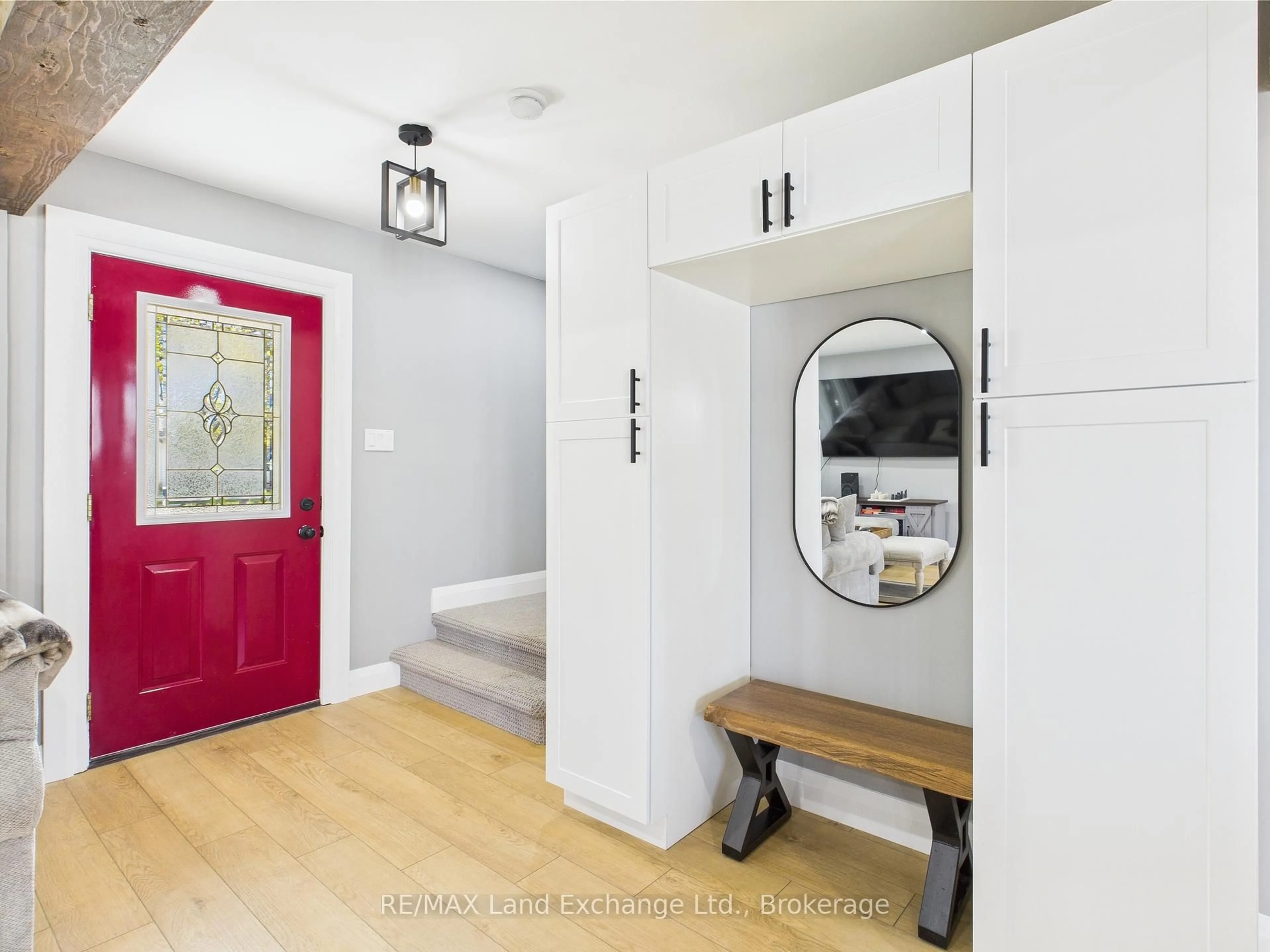 Indoor entryway for 634 Mackendrick Dr, Kincardine Ontario N2Z 1R1