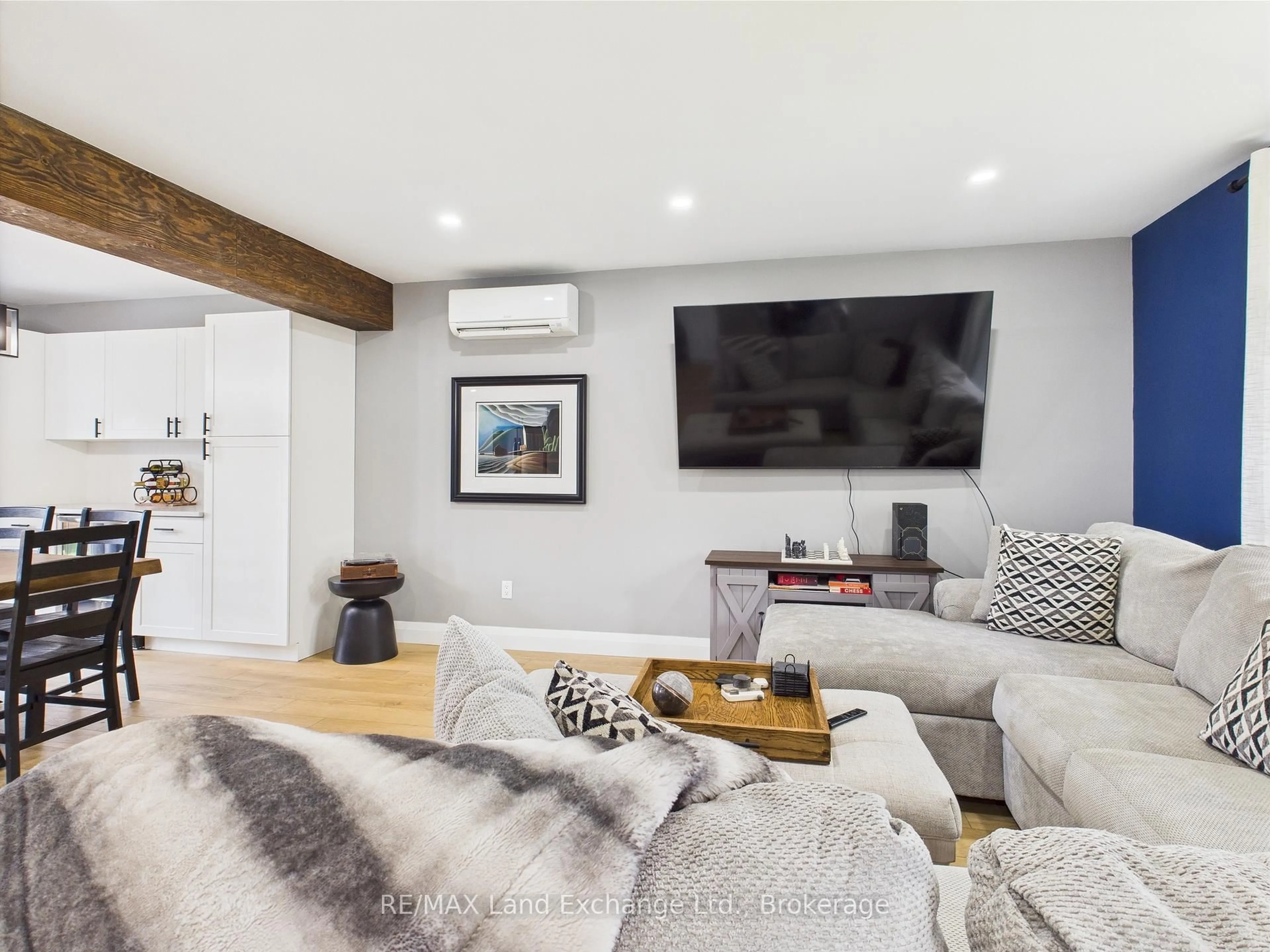 Living room with furniture, unknown for 634 Mackendrick Dr, Kincardine Ontario N2Z 1R1