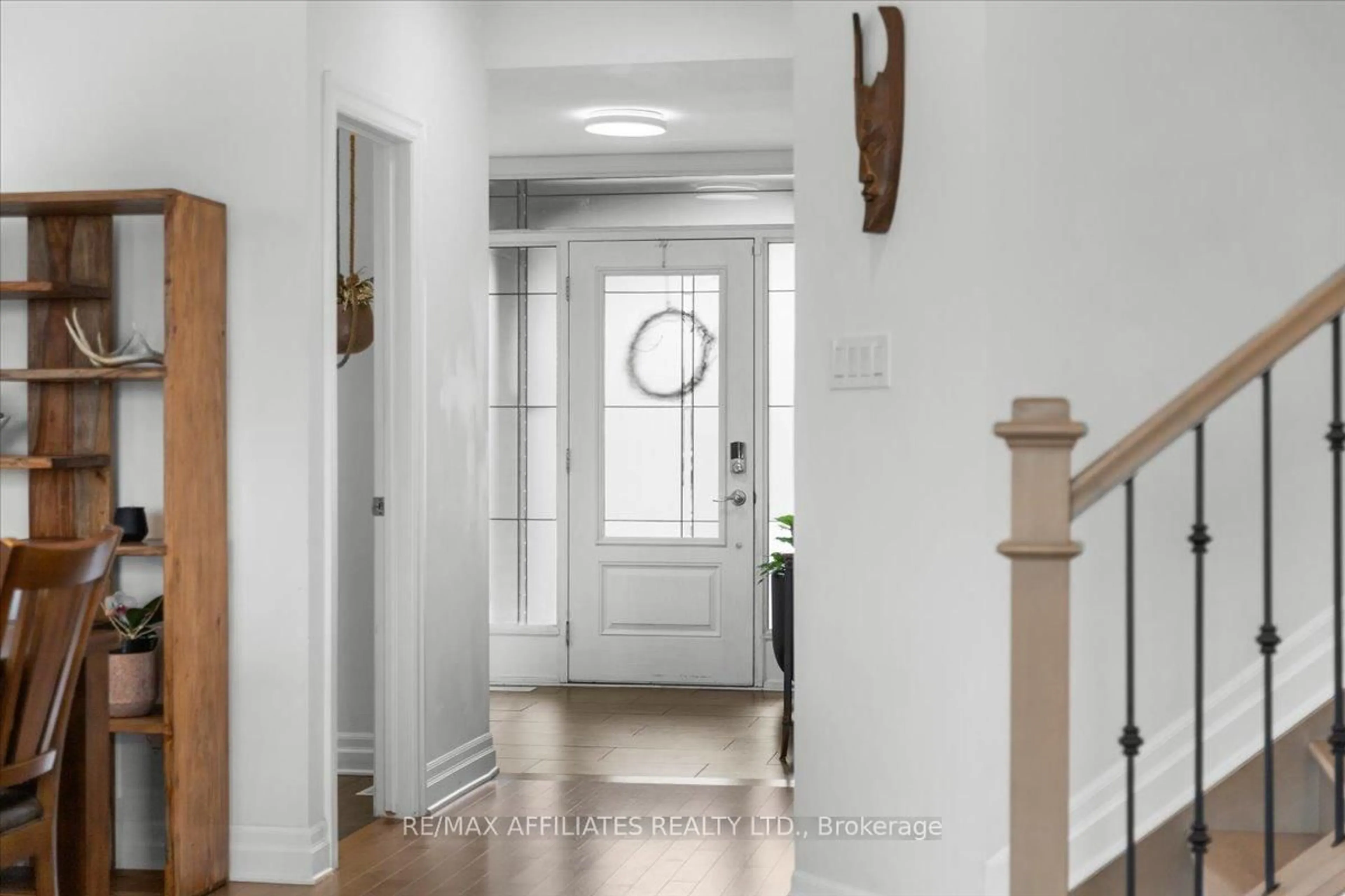 Indoor entryway for 375 Hepatica Way, Ottawa Ontario K4A 0Z1
