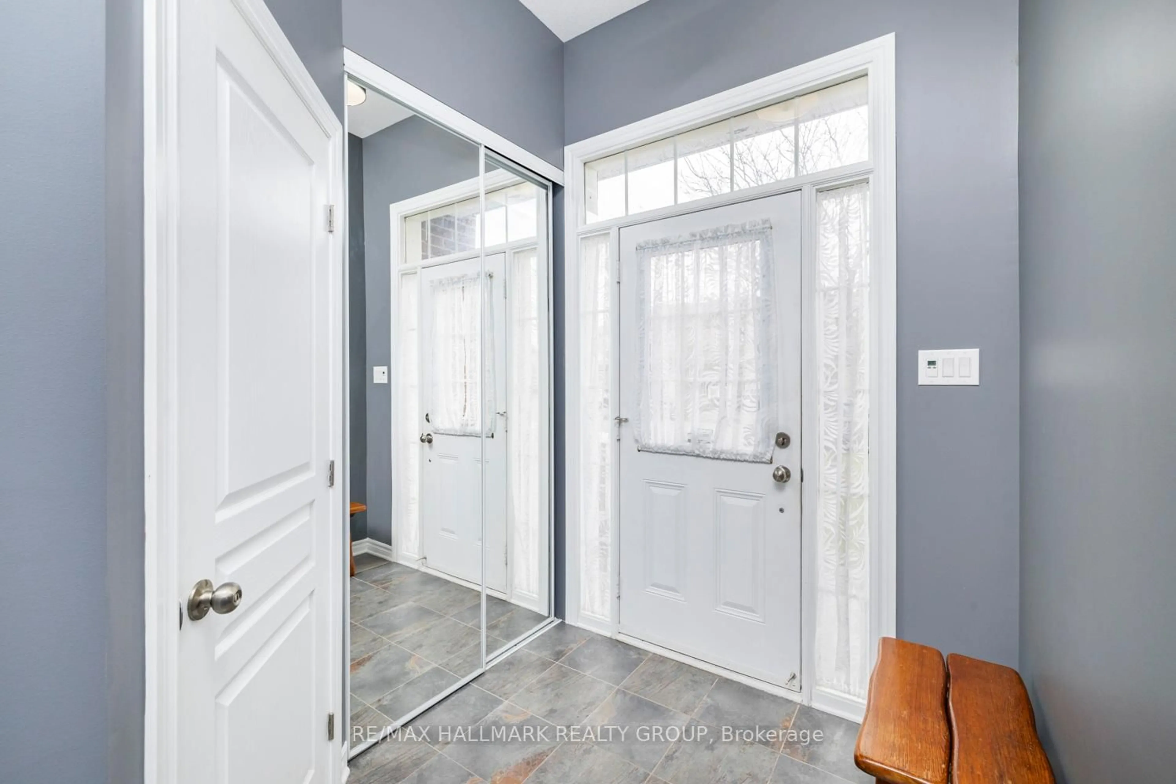Indoor entryway for 202 Waymark Cres, Ottawa Ontario K2M 0A6