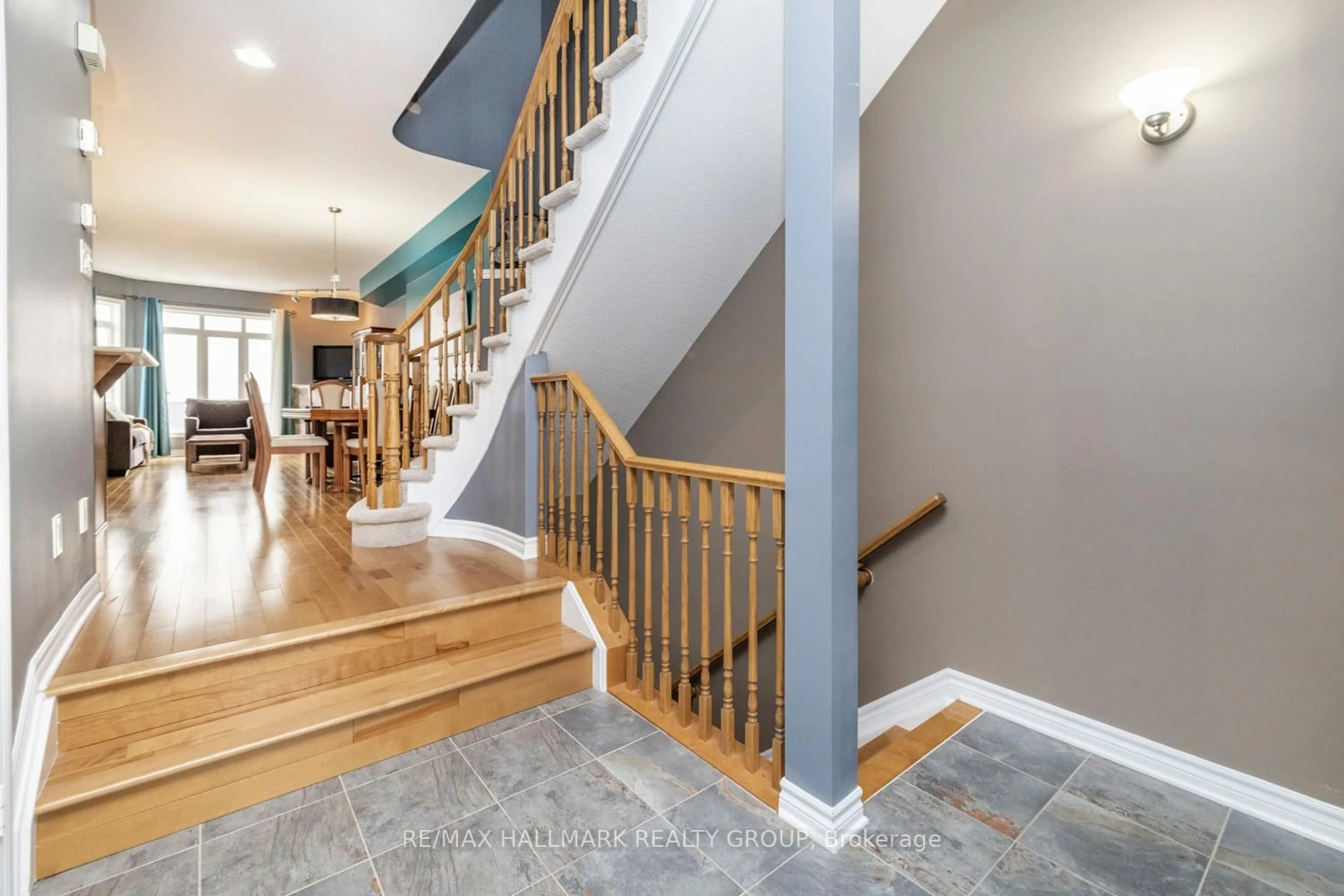 Unknown for 202 Waymark Cres, Ottawa Ontario K2M 0A6