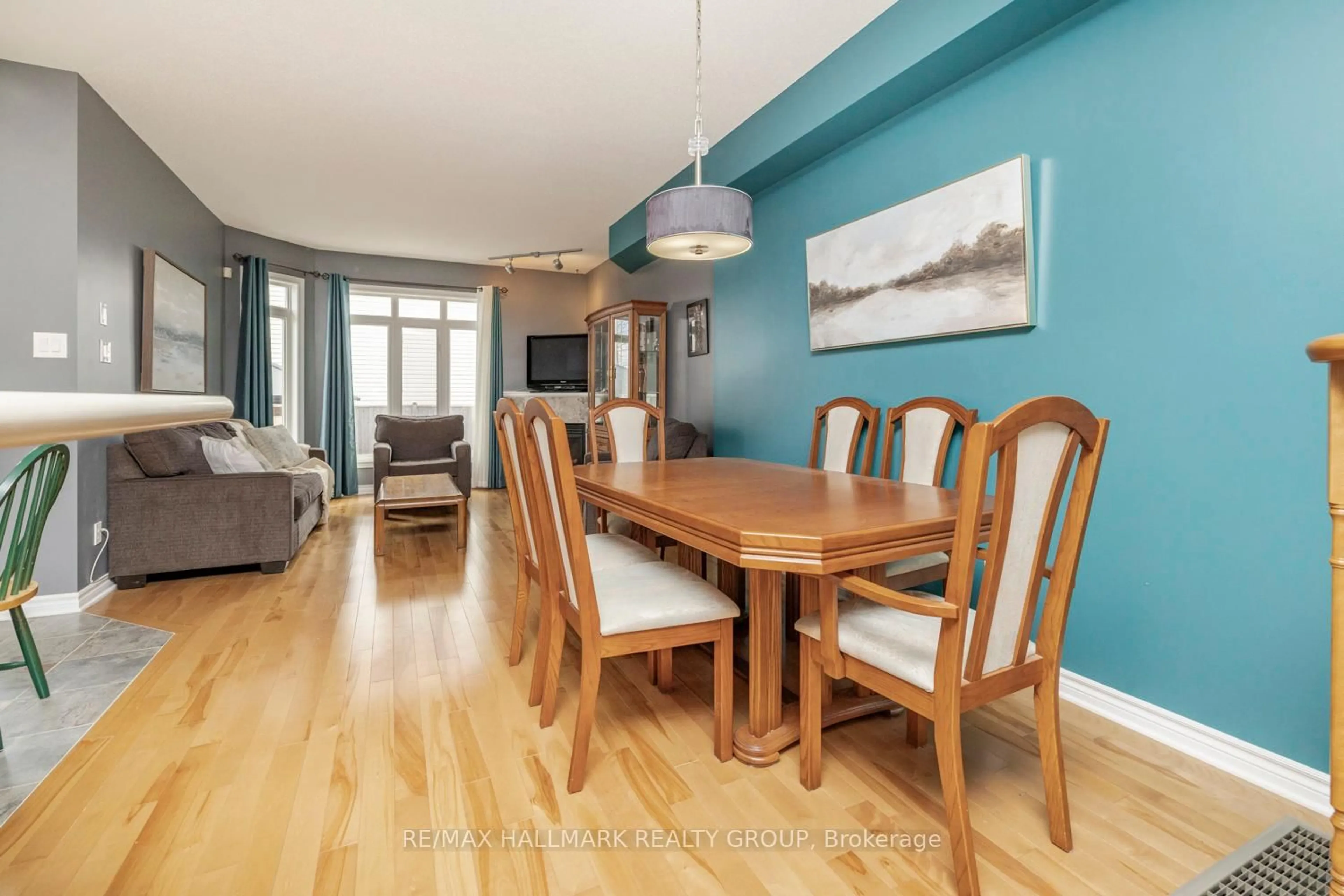 Dining room, wood/laminate floor for 202 Waymark Cres, Ottawa Ontario K2M 0A6