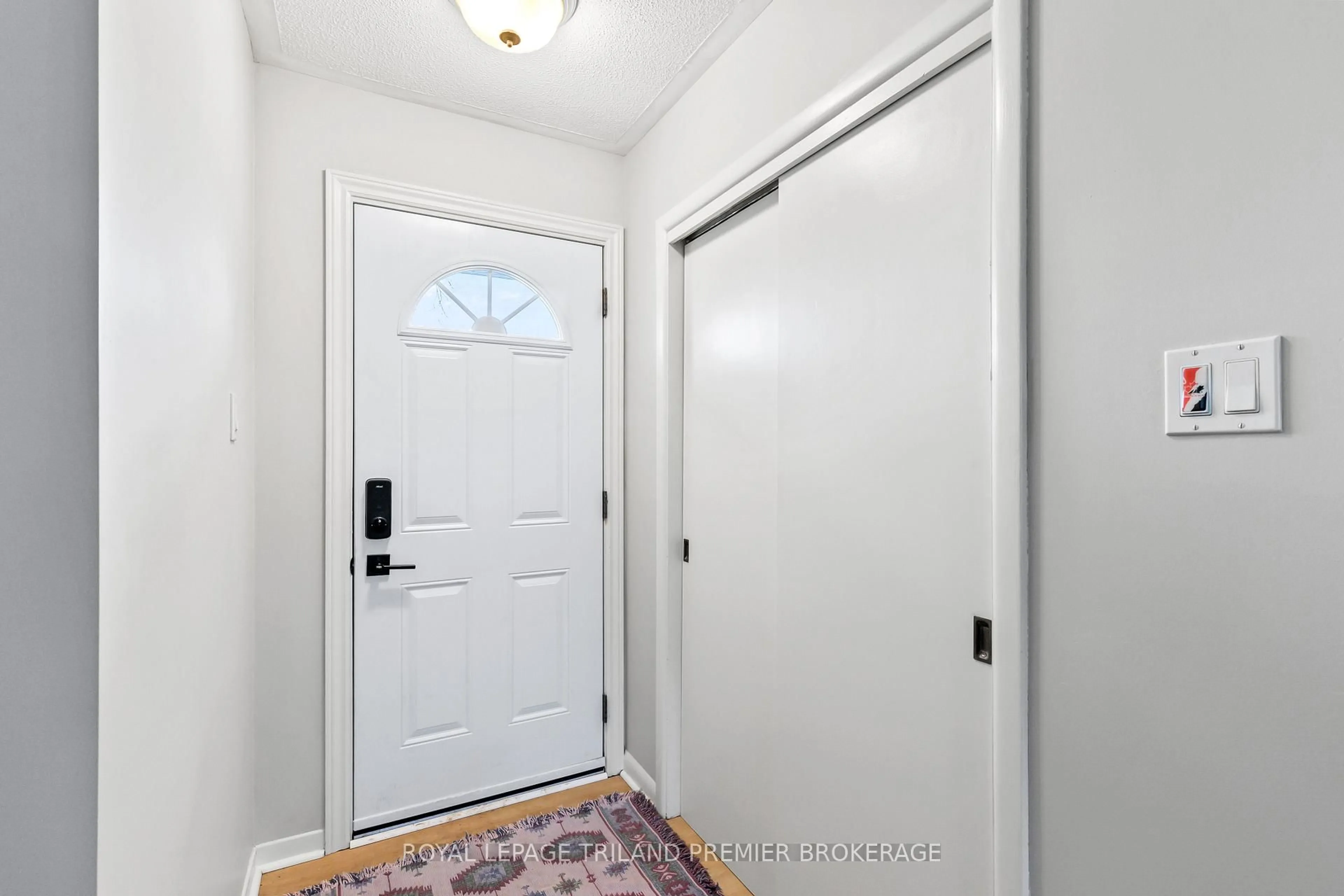 Indoor entryway for 19 Curtis Ave, London South Ontario N5Z 4E9
