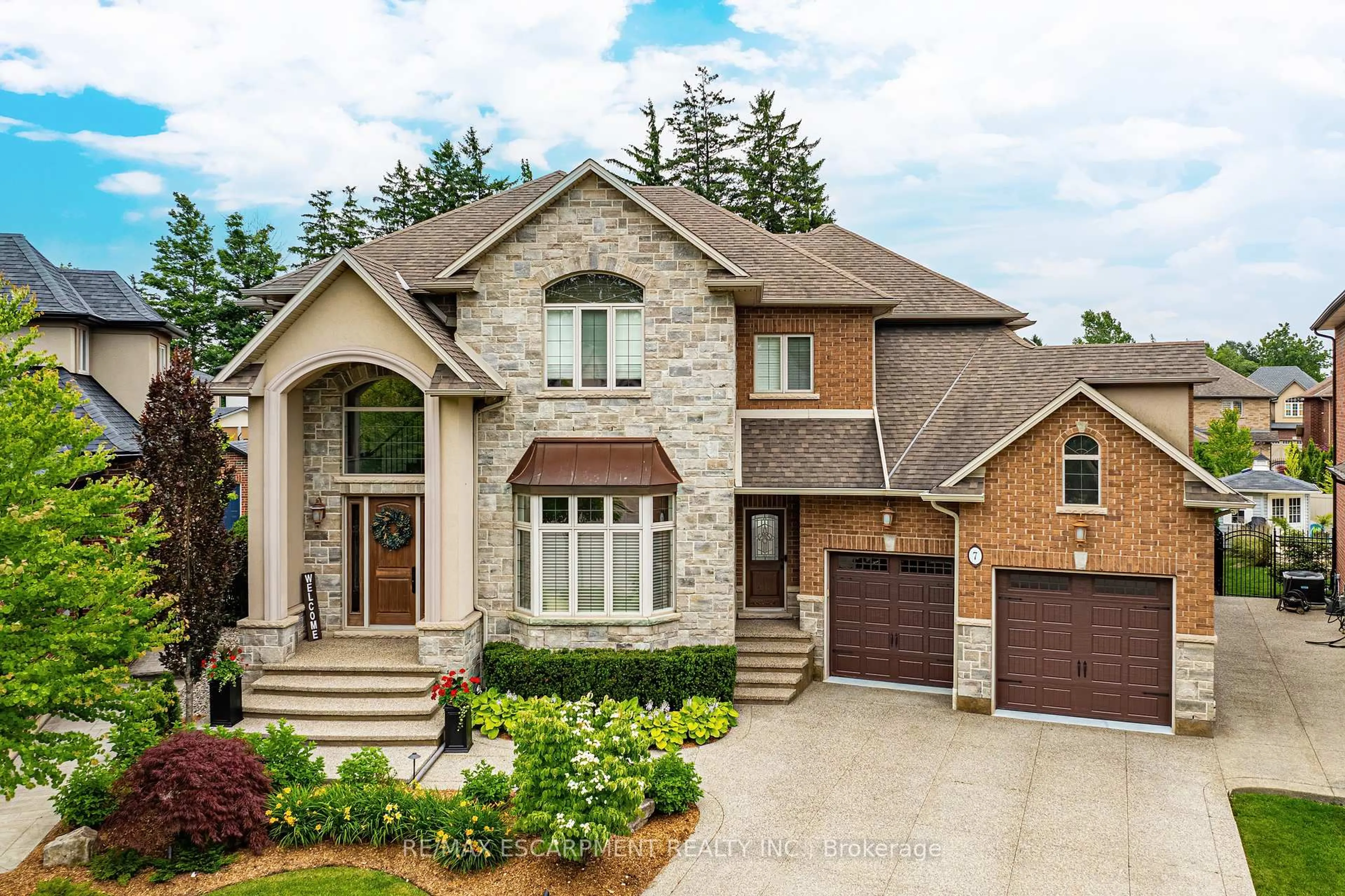 Home with brick exterior material, street for 7 Gregorio Crt, Hamilton Ontario L9G 0B8