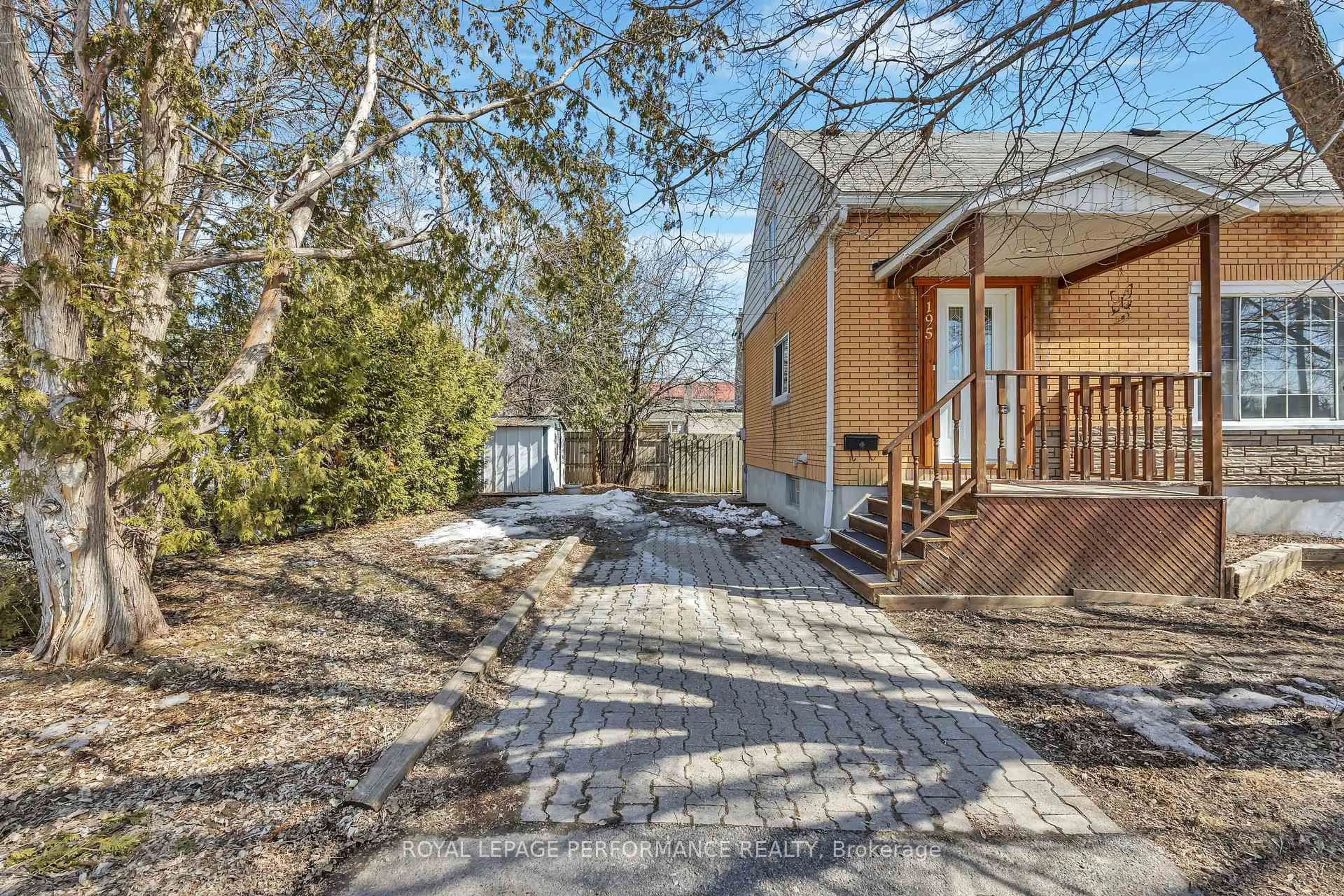 Patio, street for 195 Baribeau St, Ottawa Ontario K1L 7R4