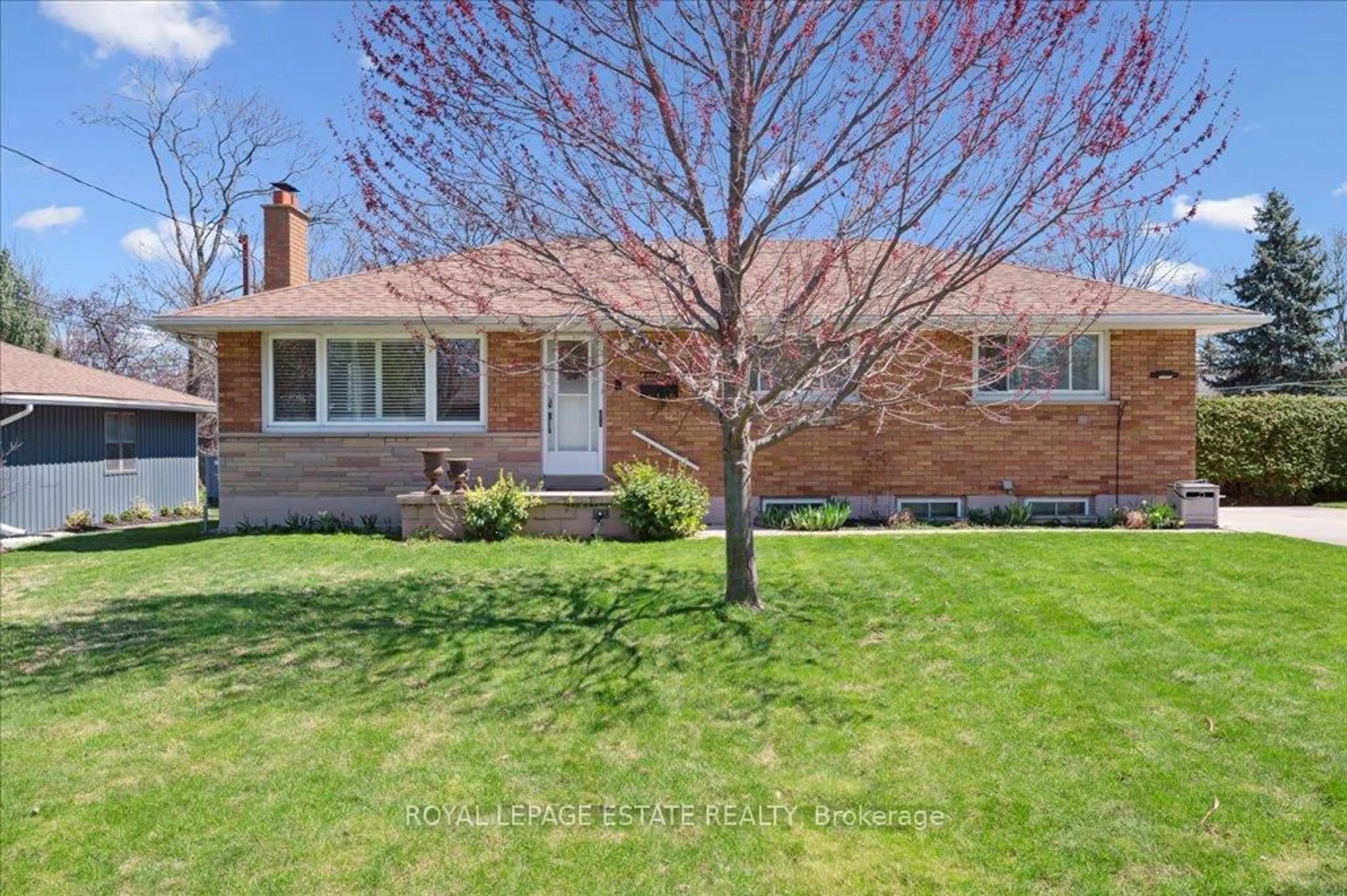 Home with brick exterior material, street for 111 Leitch Dr, Grimsby Ontario L3M 2T9