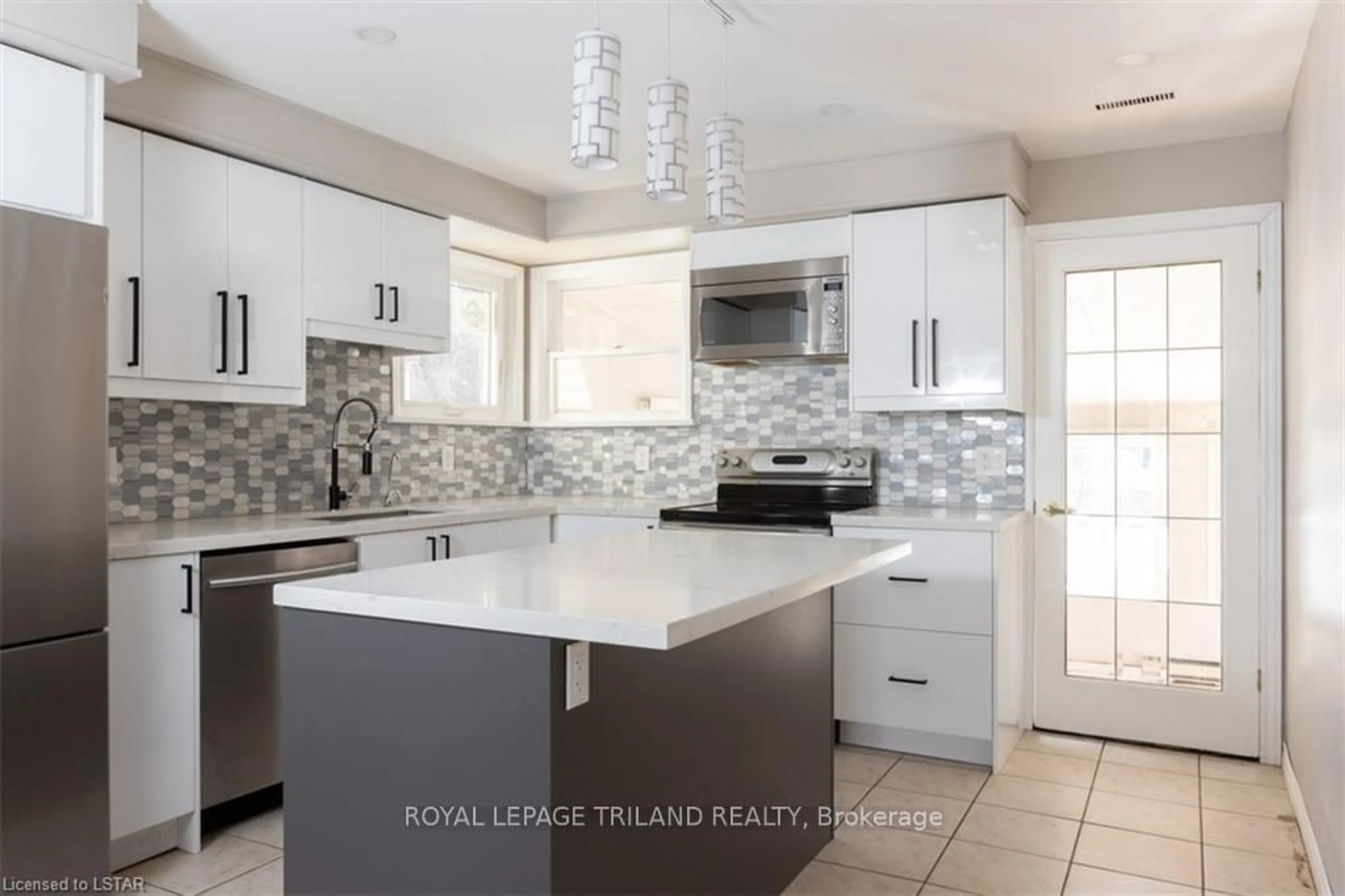 Contemporary kitchen, ceramic/tile floor for 1231 SUNNINGDALE Rd, London North Ontario N5X 4B1