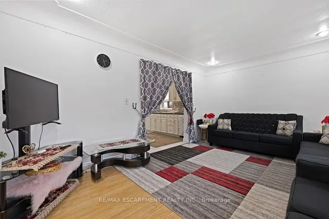 Additional property image - 71 Montrose Ave