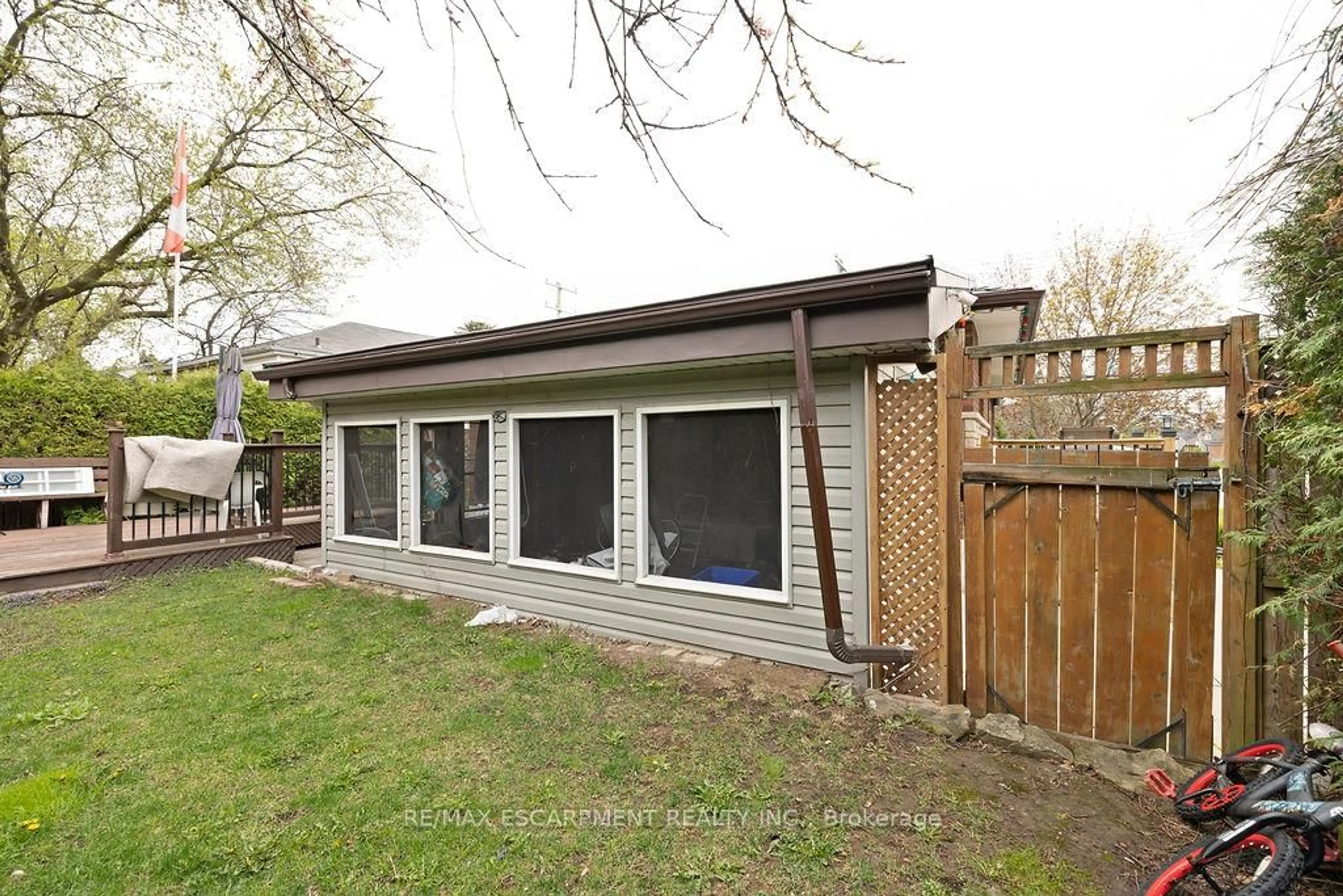 Patio, unknown for 71 Montrose Ave, Hamilton Ontario L8K 4Y3