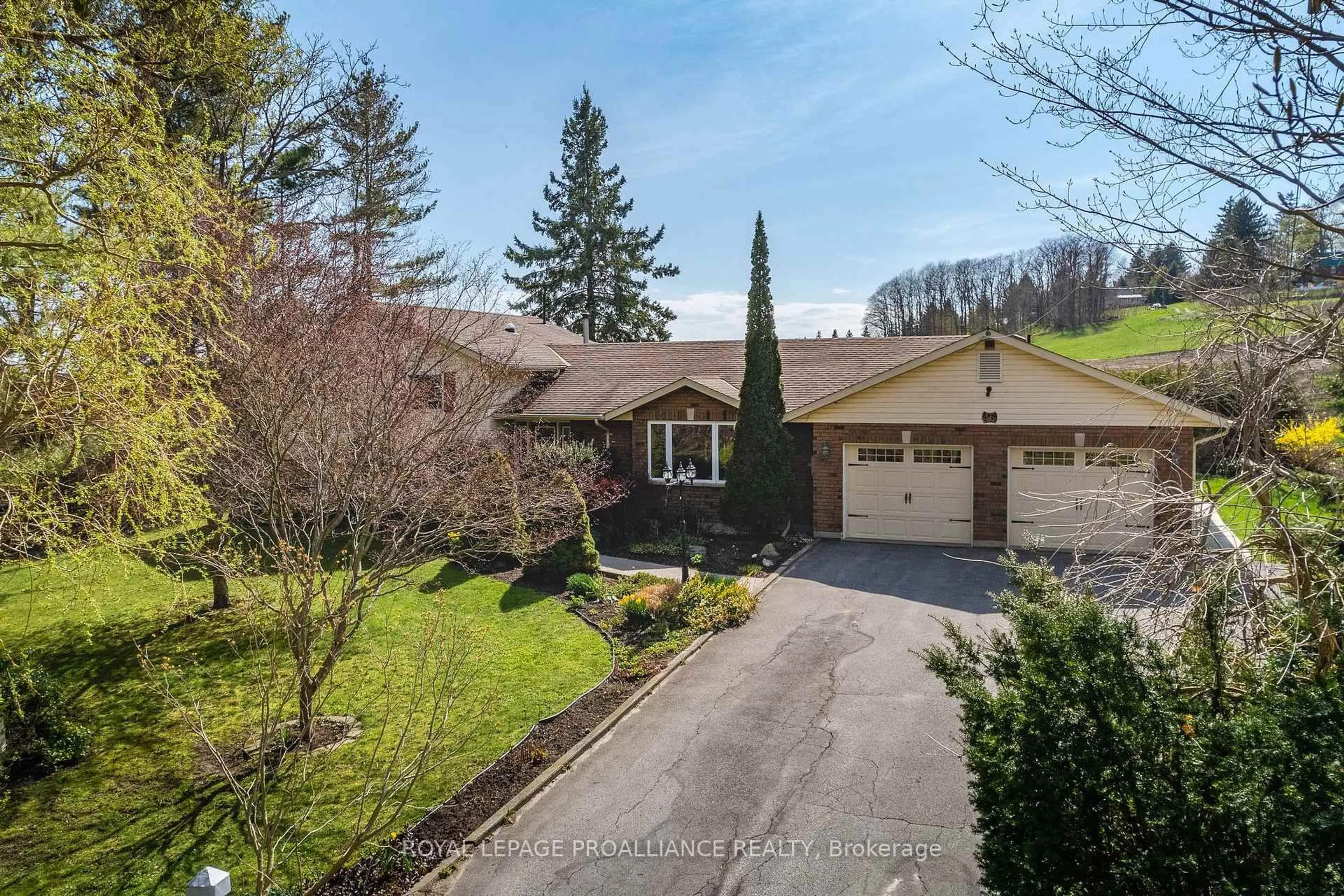A pic from outside/outdoor area/front of a property/back of a property/a pic from drone, unknown for 46 Percy St, Brighton Ontario K0K 1H0