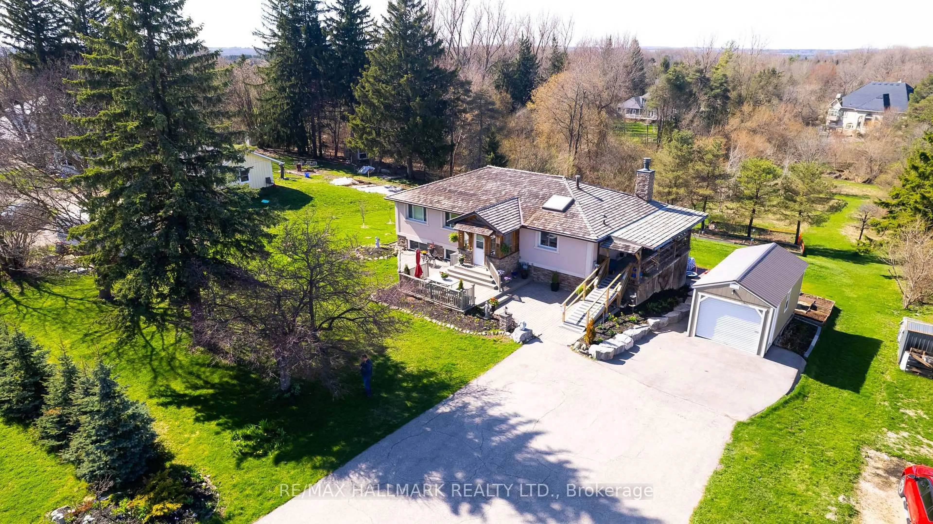 A pic from outside/outdoor area/front of a property/back of a property/a pic from drone, street for 207109 Hwy 9 N/A, Mono Ontario L9W 1Y4