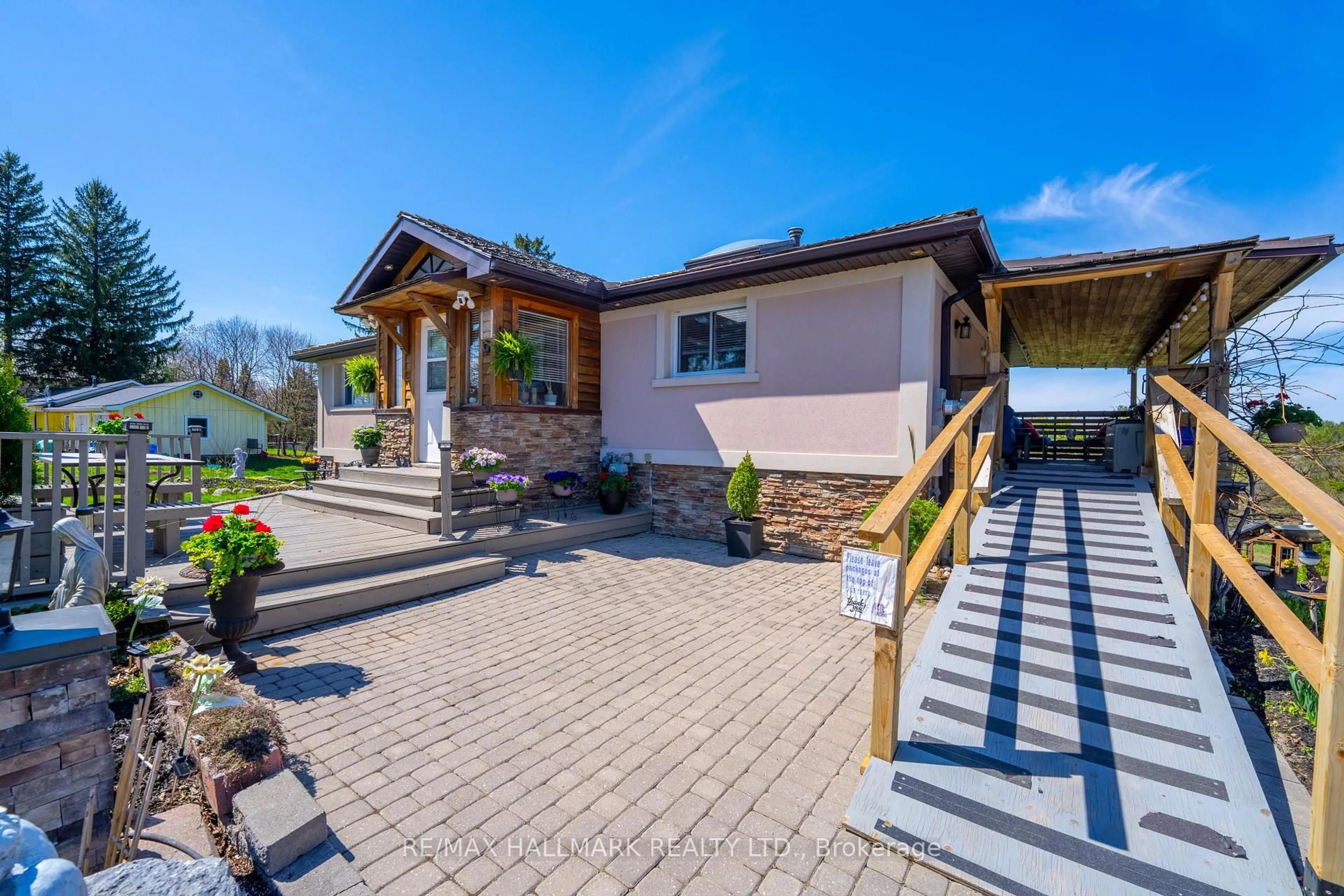 Patio, street for 207109 Hwy 9 N/A, Mono Ontario L9W 1Y4