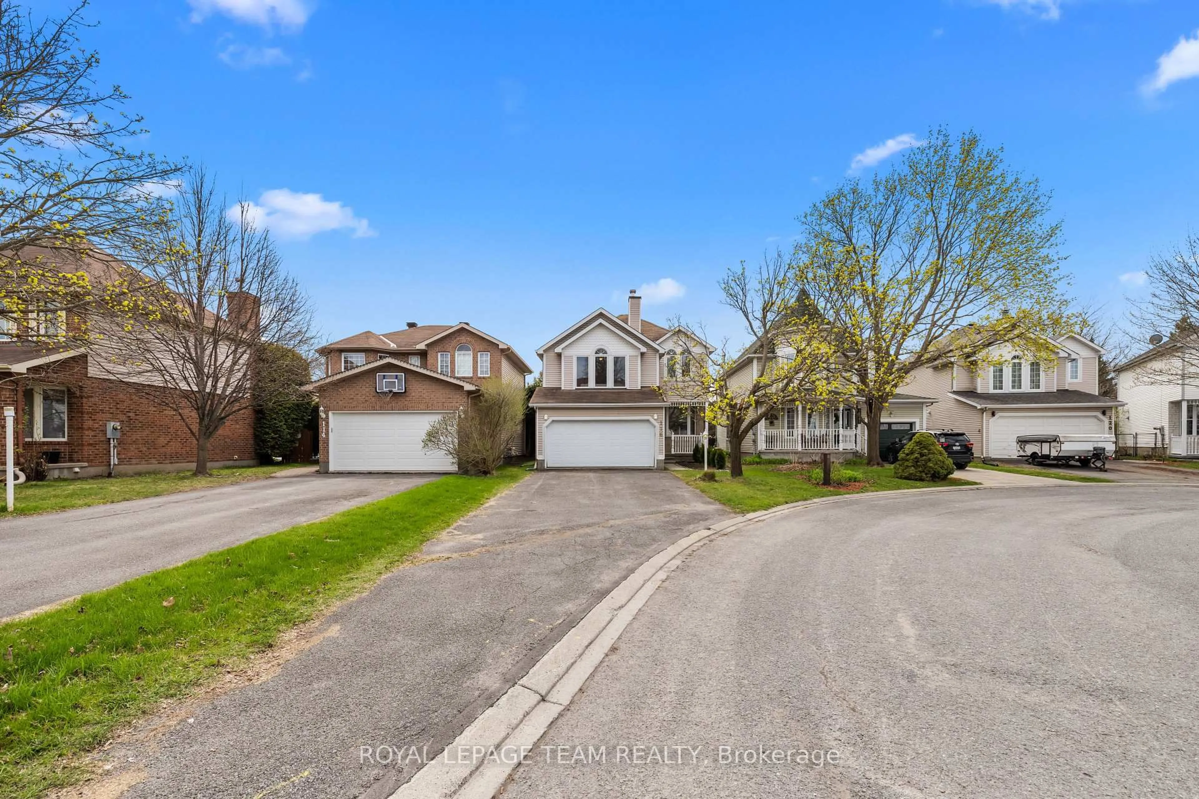 A pic from outside/outdoor area/front of a property/back of a property/a pic from drone, street for 116 Woodgate Way, Ottawa Ontario K2J 4E5