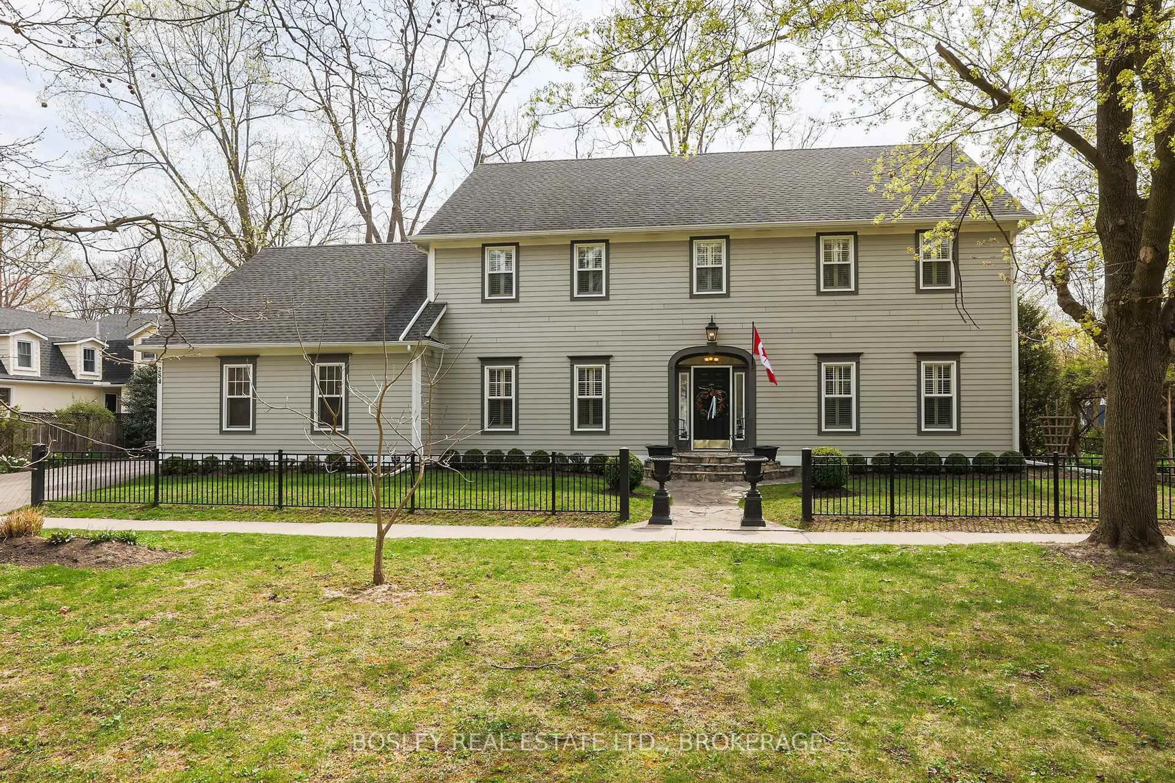 Unknown for 284 KING St, Niagara-on-the-Lake Ontario L0S 1J0