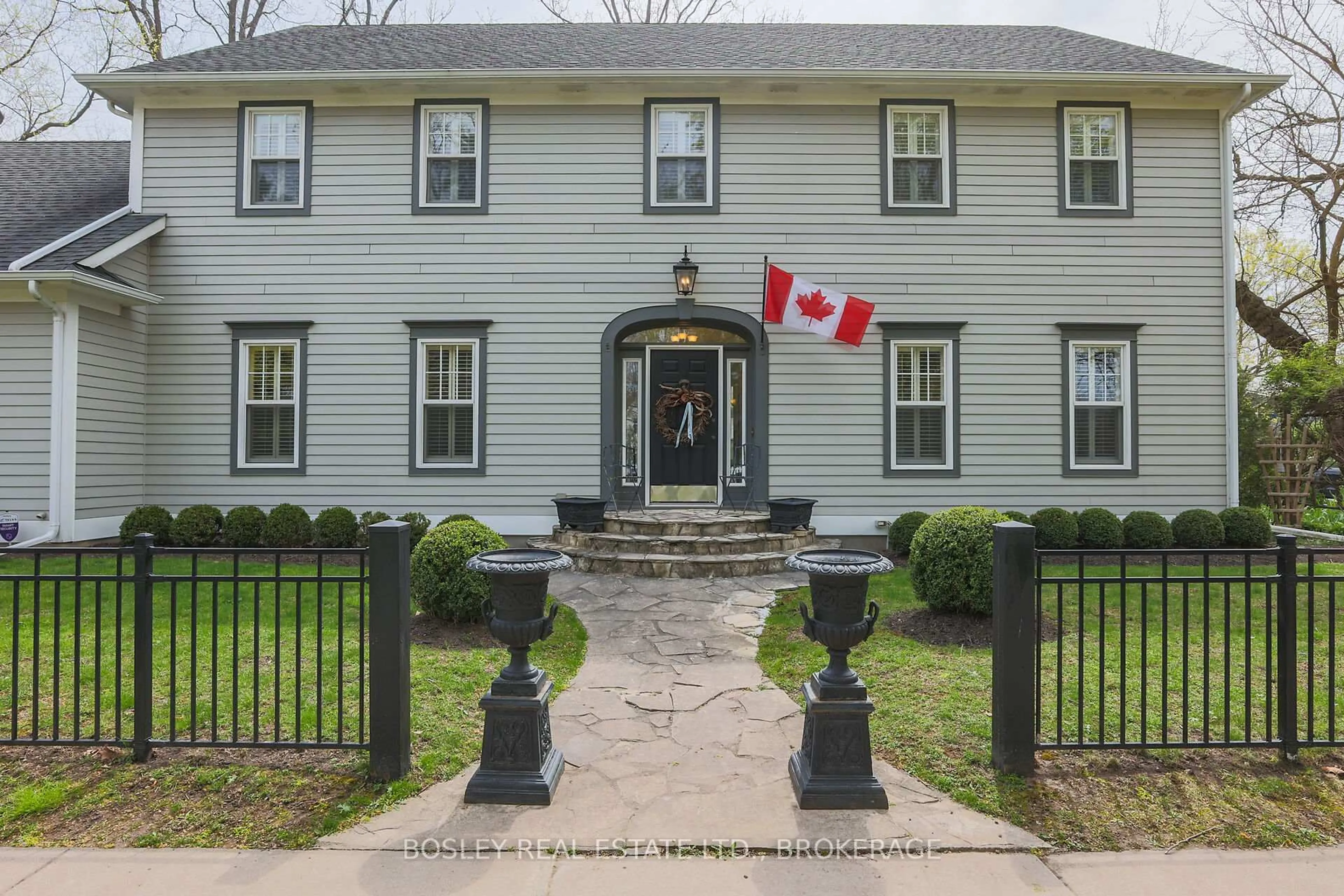 Unknown for 284 KING St, Niagara-on-the-Lake Ontario L0S 1J0