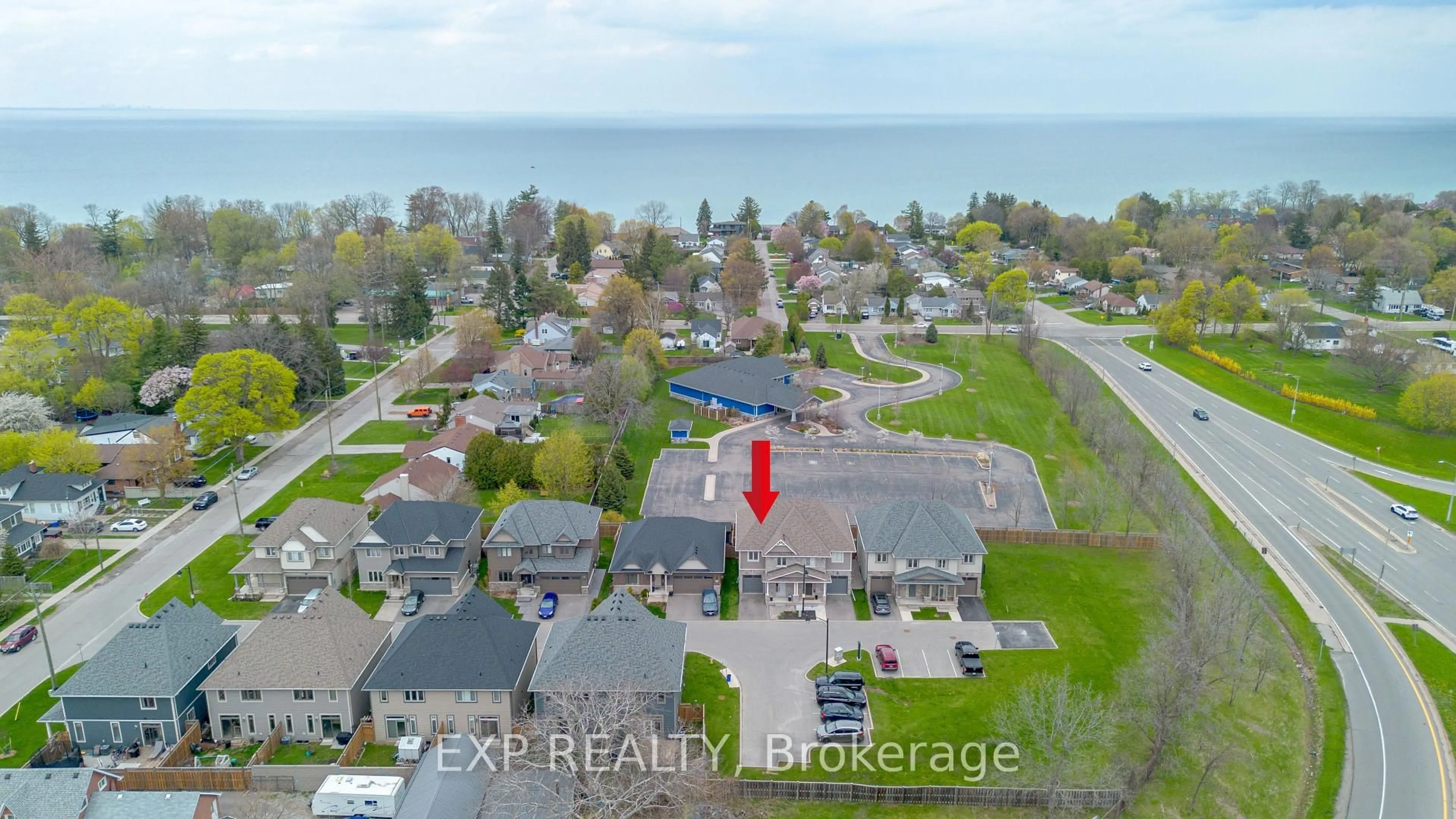 A pic from outside/outdoor area/front of a property/back of a property/a pic from drone, water/lake/river/ocean view for 9 Lindsay Way, Grimsby Ontario L3M 0H6