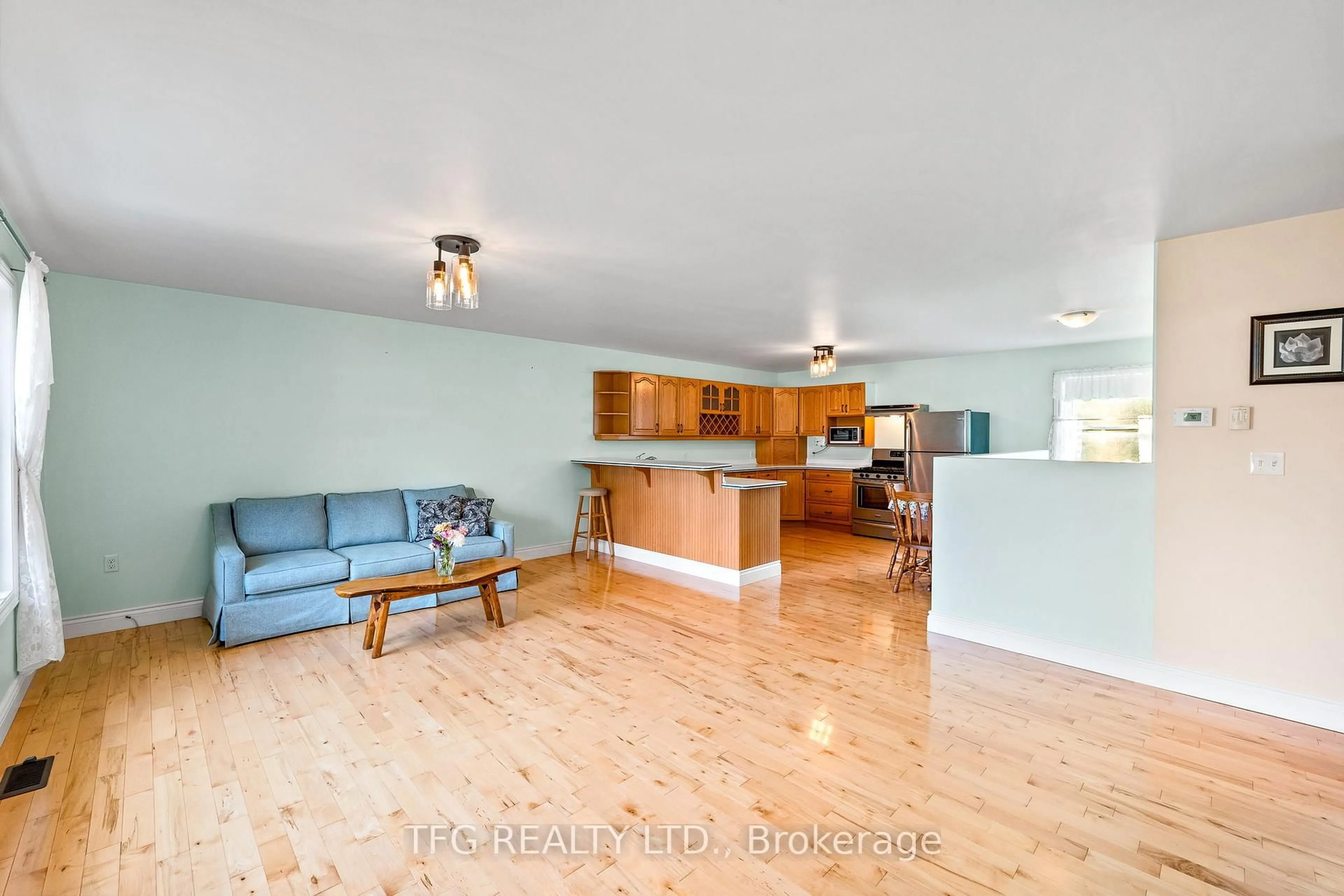 Open concept kitchen, unknown for 39 O'Brien St, Limoges Ontario K0K 2M0