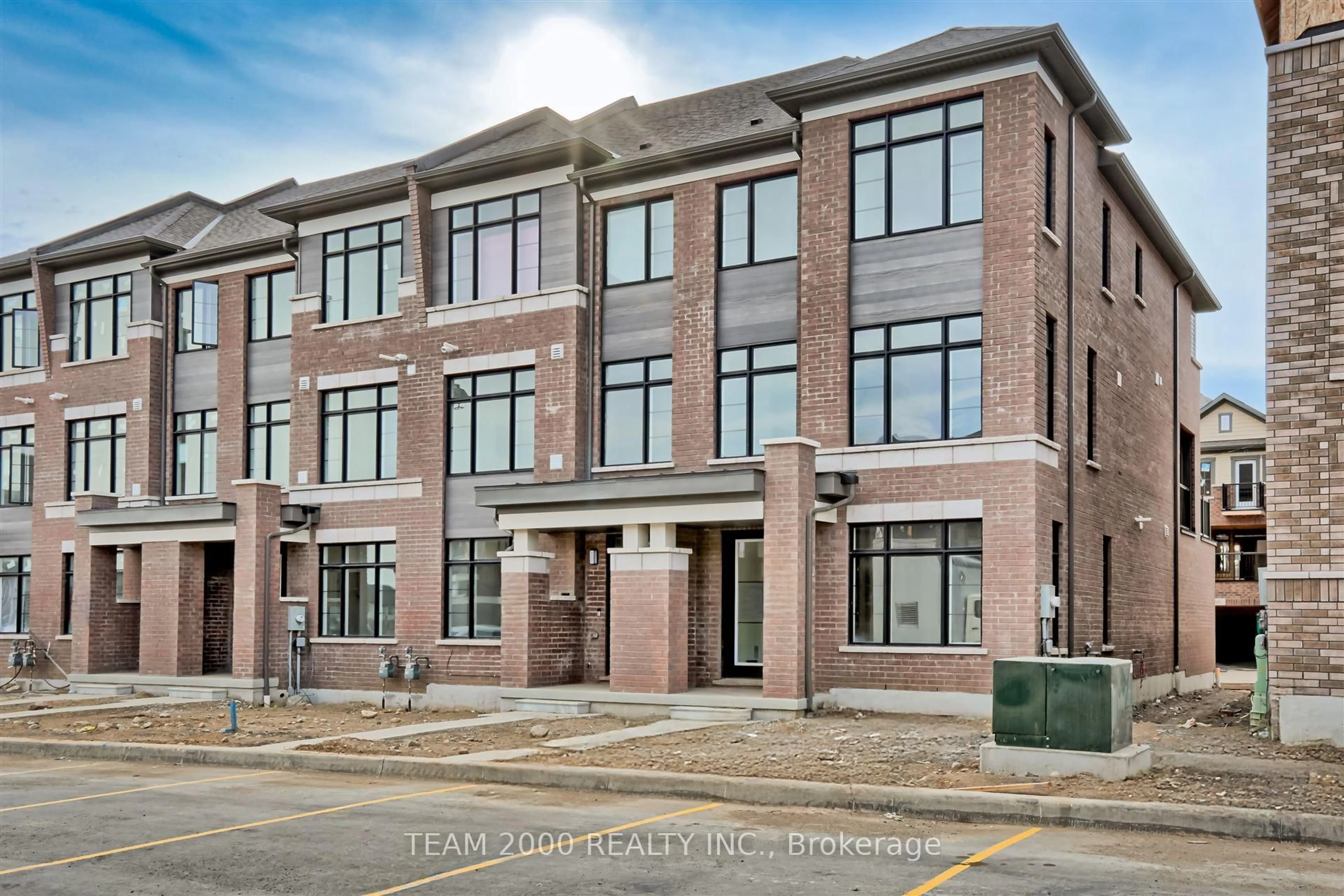 Home with brick exterior material, building for 400 Newman Dr #27, Cambridge Ontario N1S 5C2