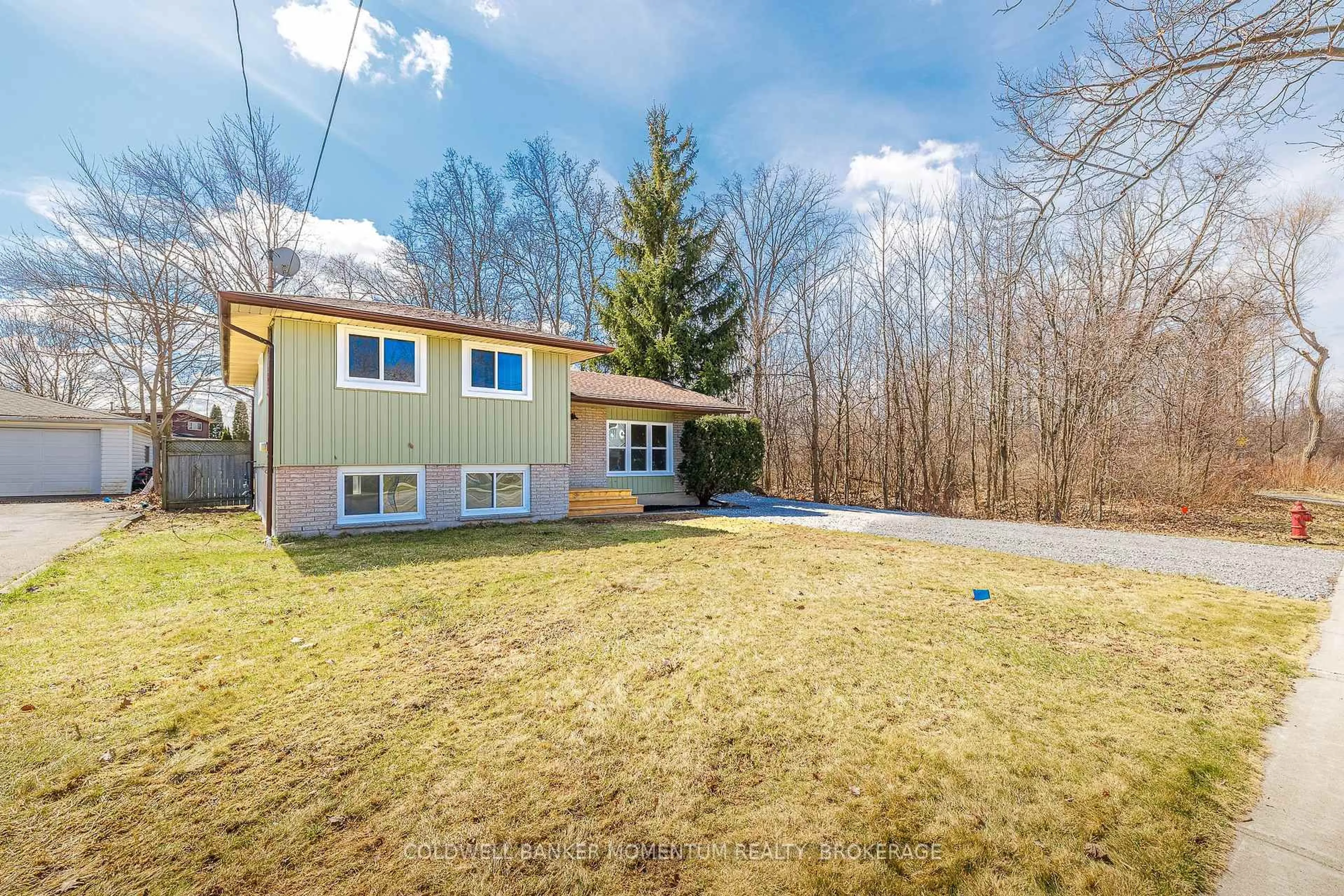 A pic from outside/outdoor area/front of a property/back of a property/a pic from drone, unknown for 85 Woodlawn Rd, Welland Ontario L3C 3J4